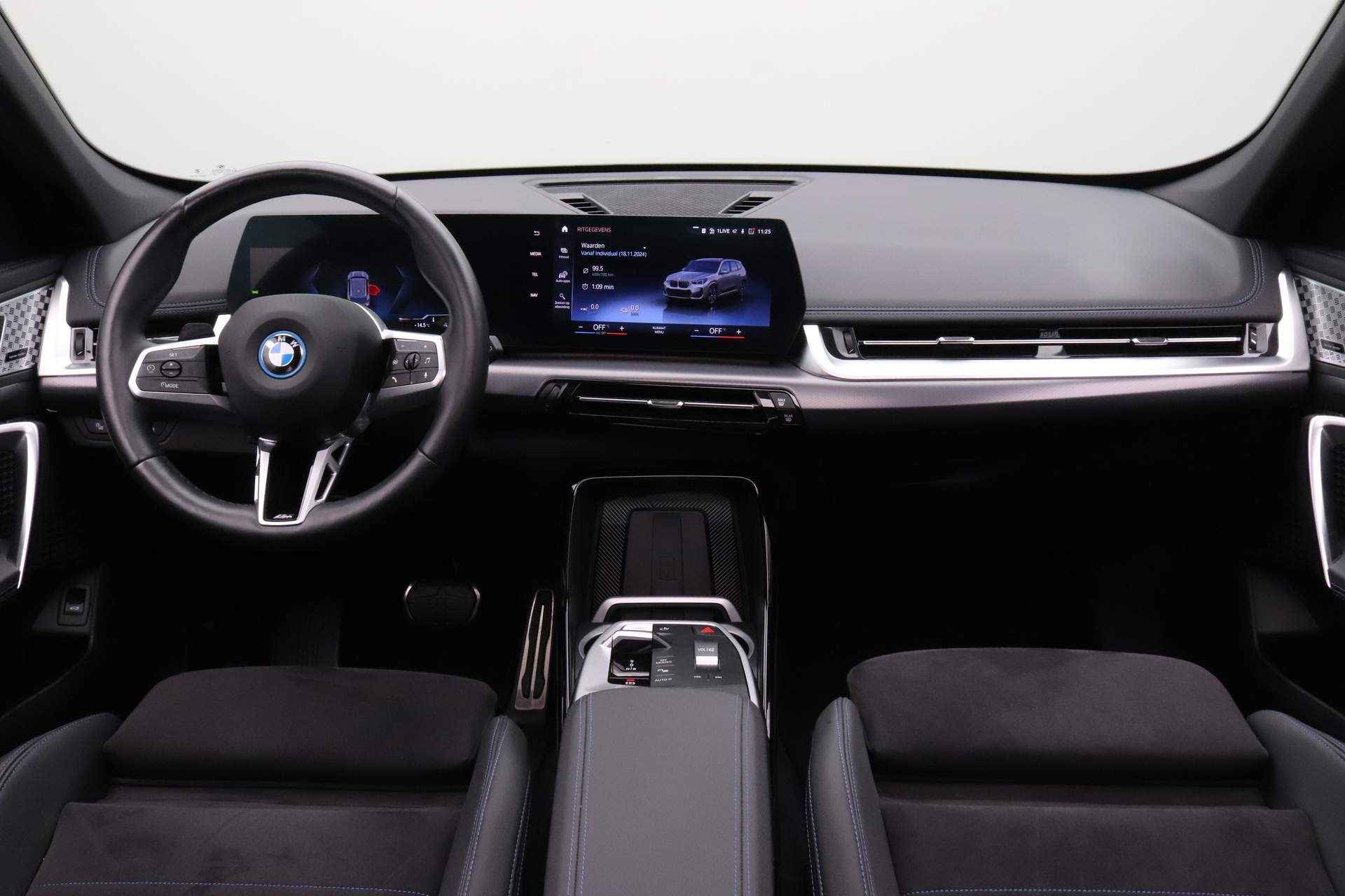 BMW iX1 xDrive30 67 kWh | Achteruitrijcamera | Comfort Access | Panoramadak | Harman Kardon | PDC | - 24/26