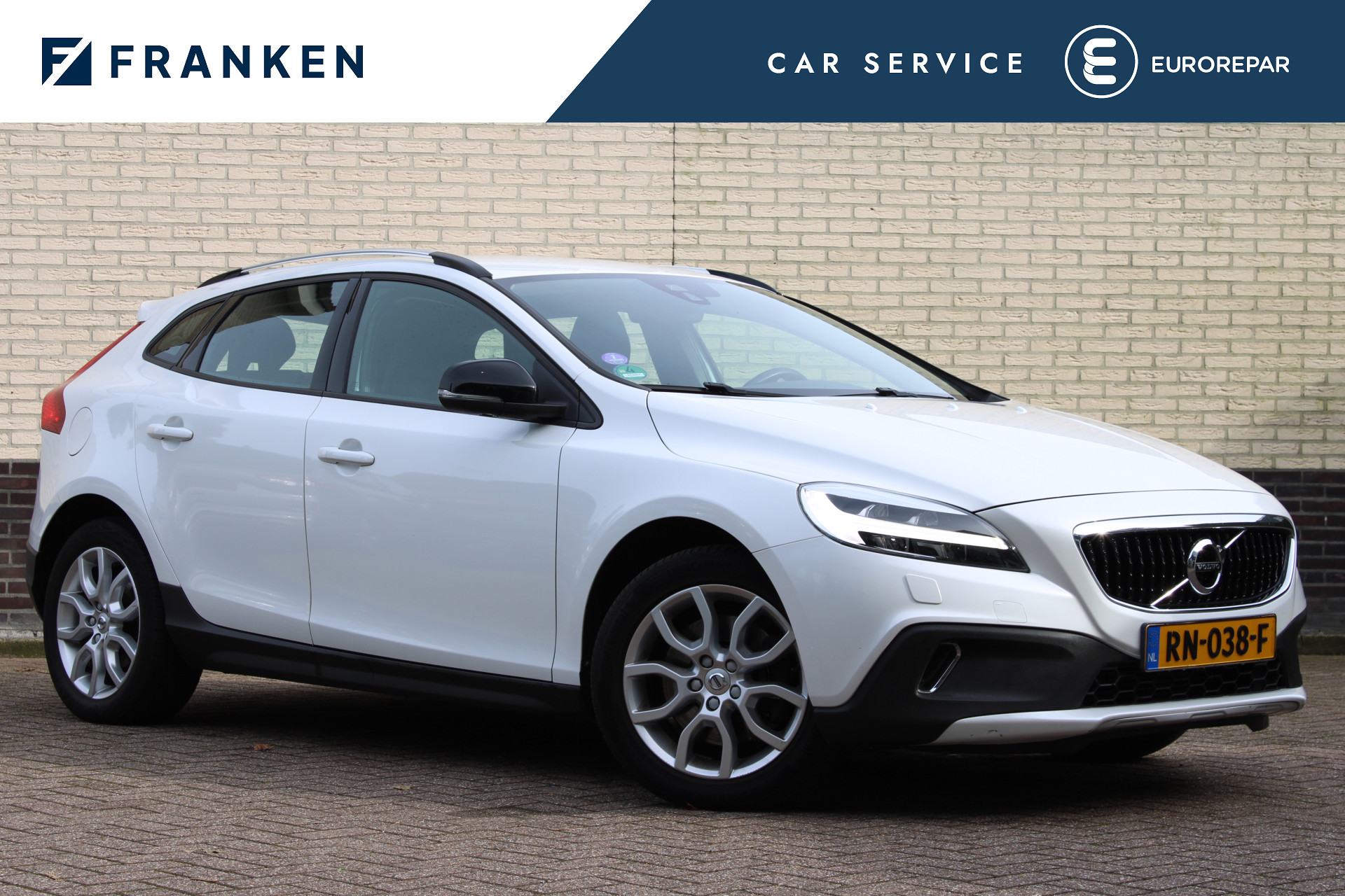 Volvo V40 Cross Country 1.5 T3 Nordic+ | Trekhaak | Navigatie | Camera | Dealer onderhouden