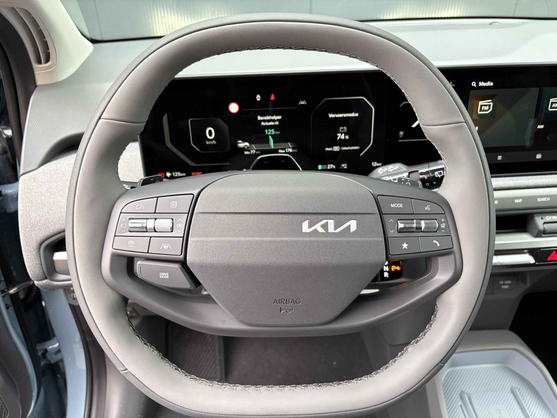 Kia EV3 Plus Advanced 81.4 kWh FROST BLUE | VEGAN LEDEREN STOELBEKLEDING | AUTO ACHTERKLEP | HARMAN KARDON SOUND SYSTEM | SCHUIF KANTEL DAK | 19 INCH LICHTMETALEN VELGEN - 22/46