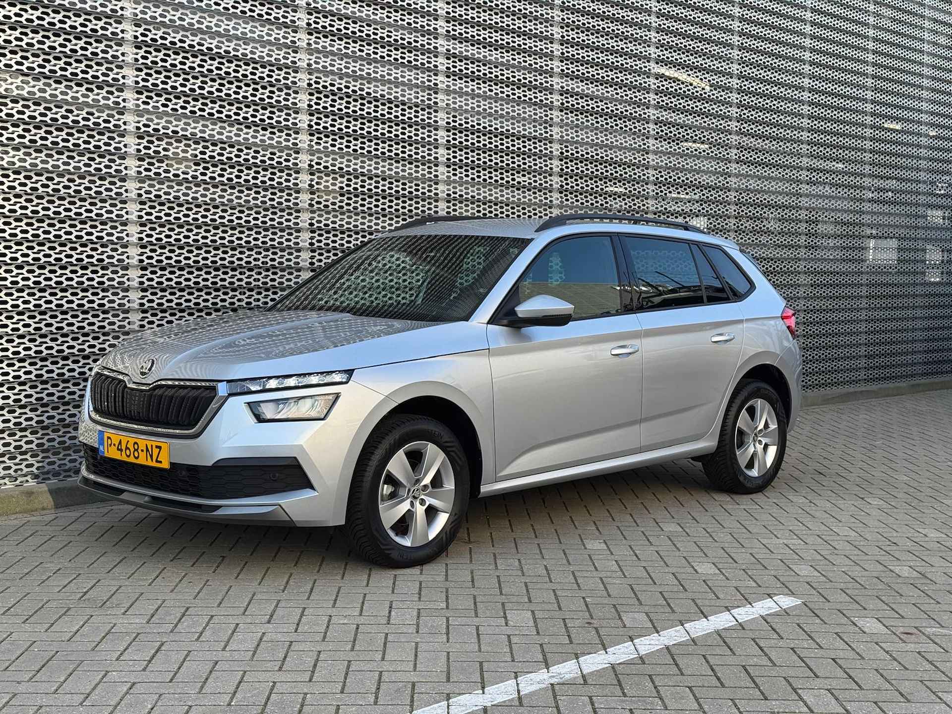 Škoda Kamiq 1.0 TSI Sport Business P4 - 4/27