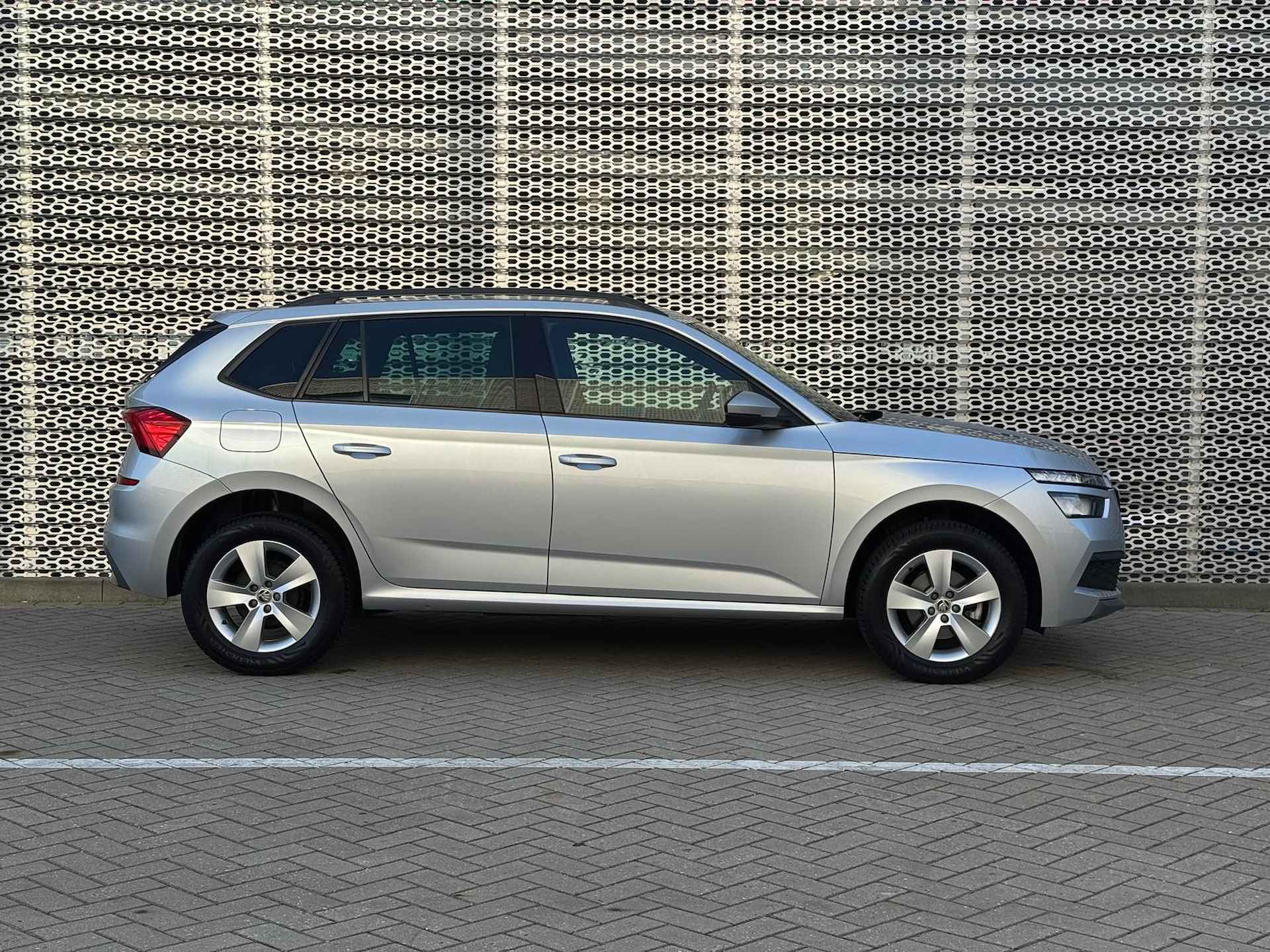 Škoda Kamiq 1.0 TSI Sport Business P4 - 24/27