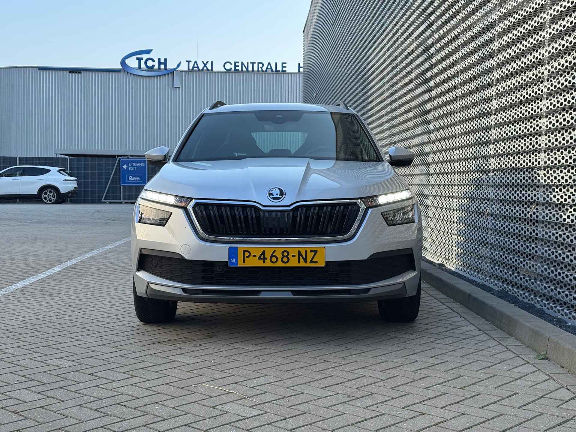 Škoda Kamiq 1.0 TSI Sport Business P4 - 26/27