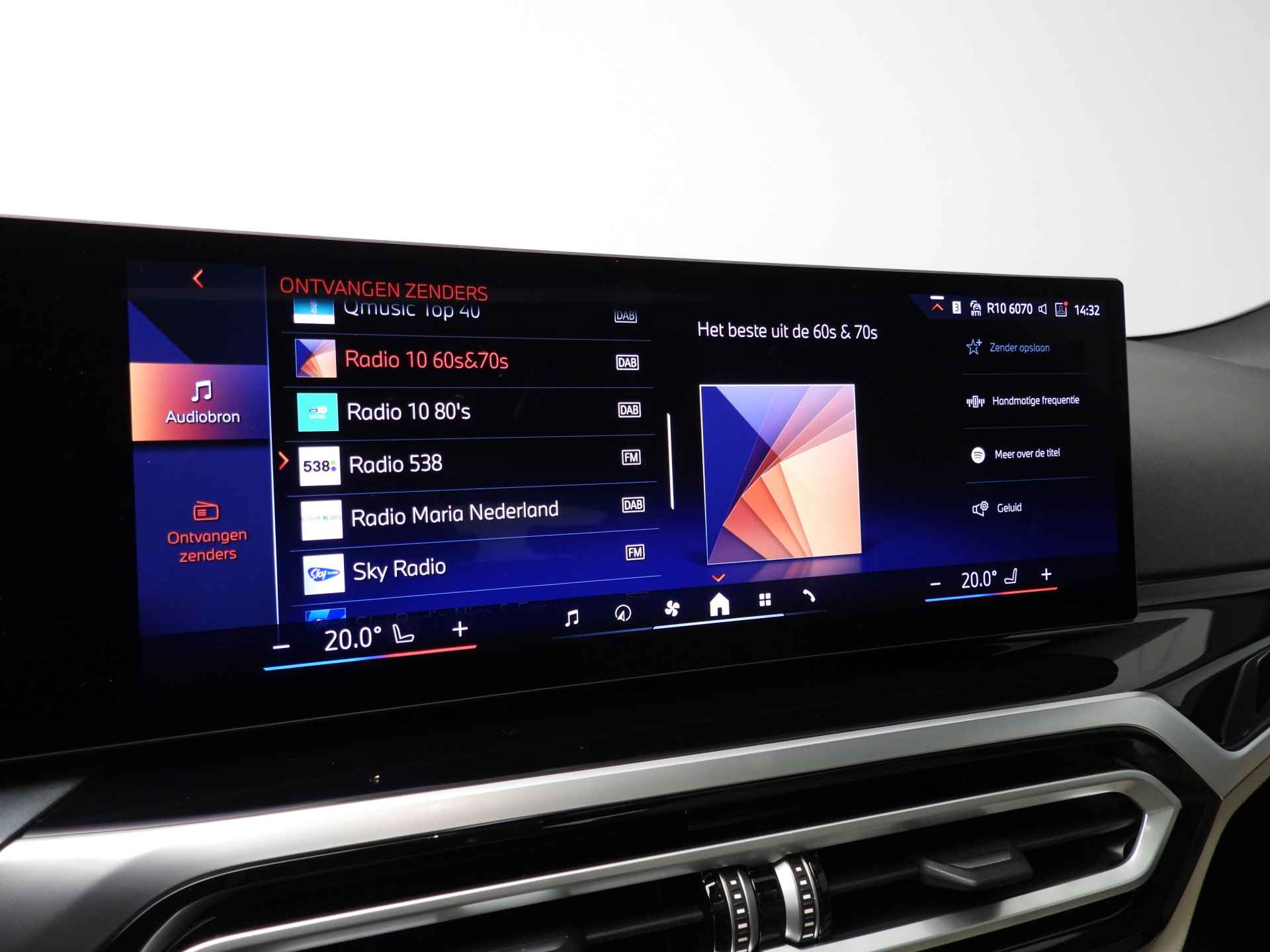 BMW i4 eDrive40 high Executive M-Sportpakket / LED / Leder / Navigatie / Trekhaak / Schuifdak / Keyles go / Sportstoelen / DAB / Hifi speakers / Alu 19 inch - 26/46
