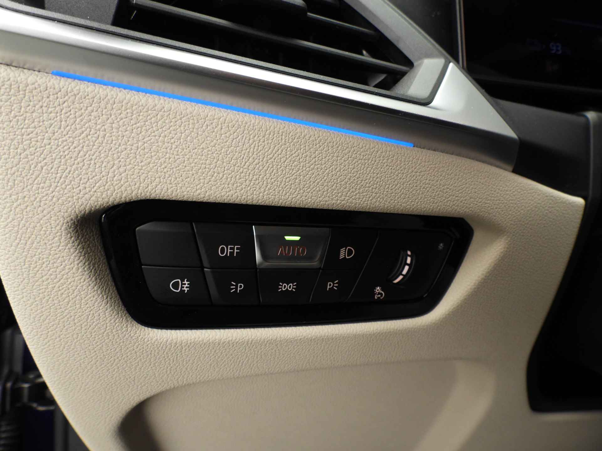 BMW i4 eDrive40 high Executive M-Sportpakket / LED / Leder / Navigatie / Trekhaak / Schuifdak / Keyles go / Sportstoelen / DAB / Hifi speakers / Alu 19 inch - 28/46