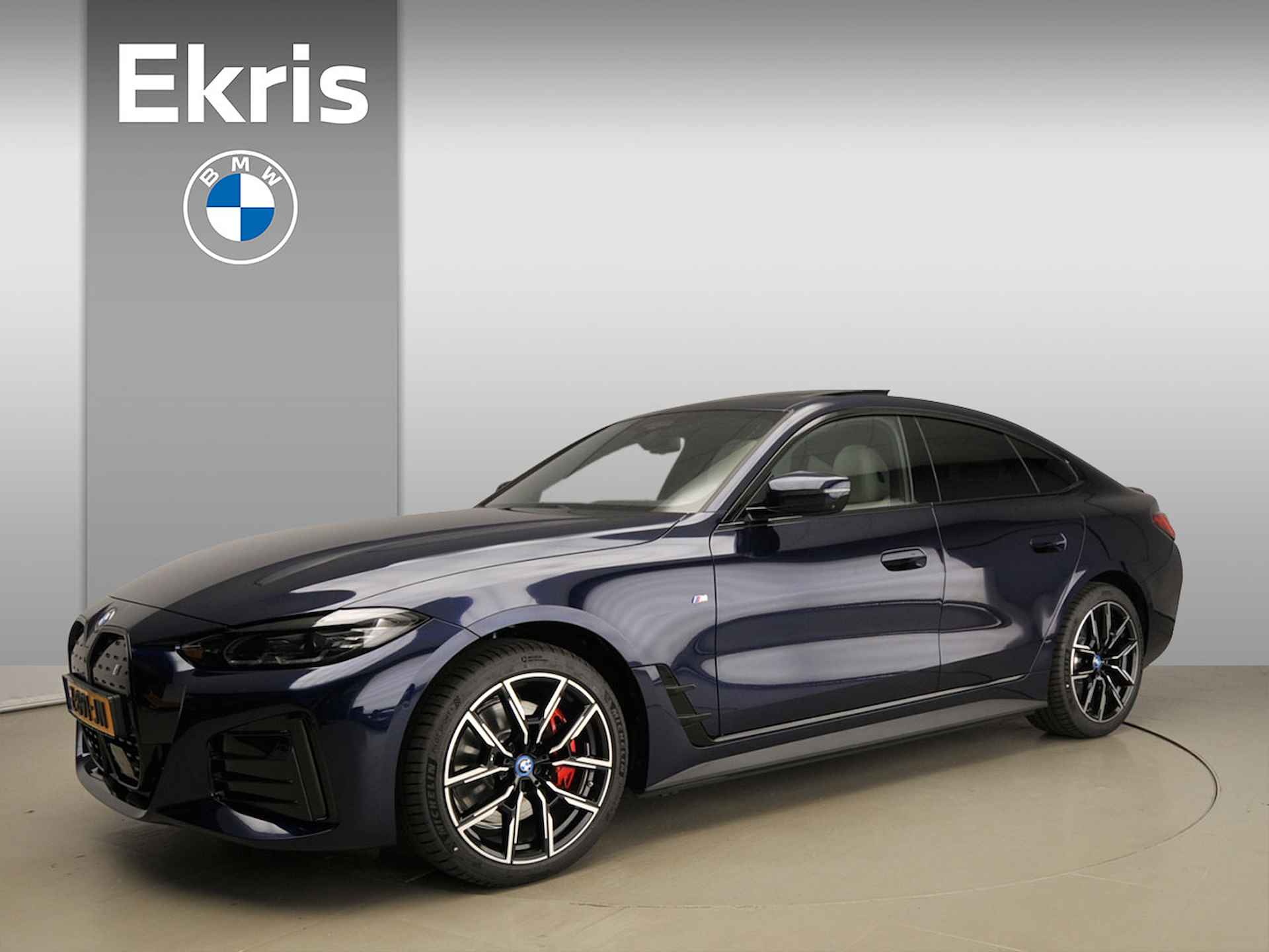 BMW i4 eDrive40 high Executive M-Sportpakket / LED / Leder / Navigatie / Trekhaak / Schuifdak / Keyles go / Sportstoelen / DAB / Hifi speakers / Alu 19 inch - 1/46