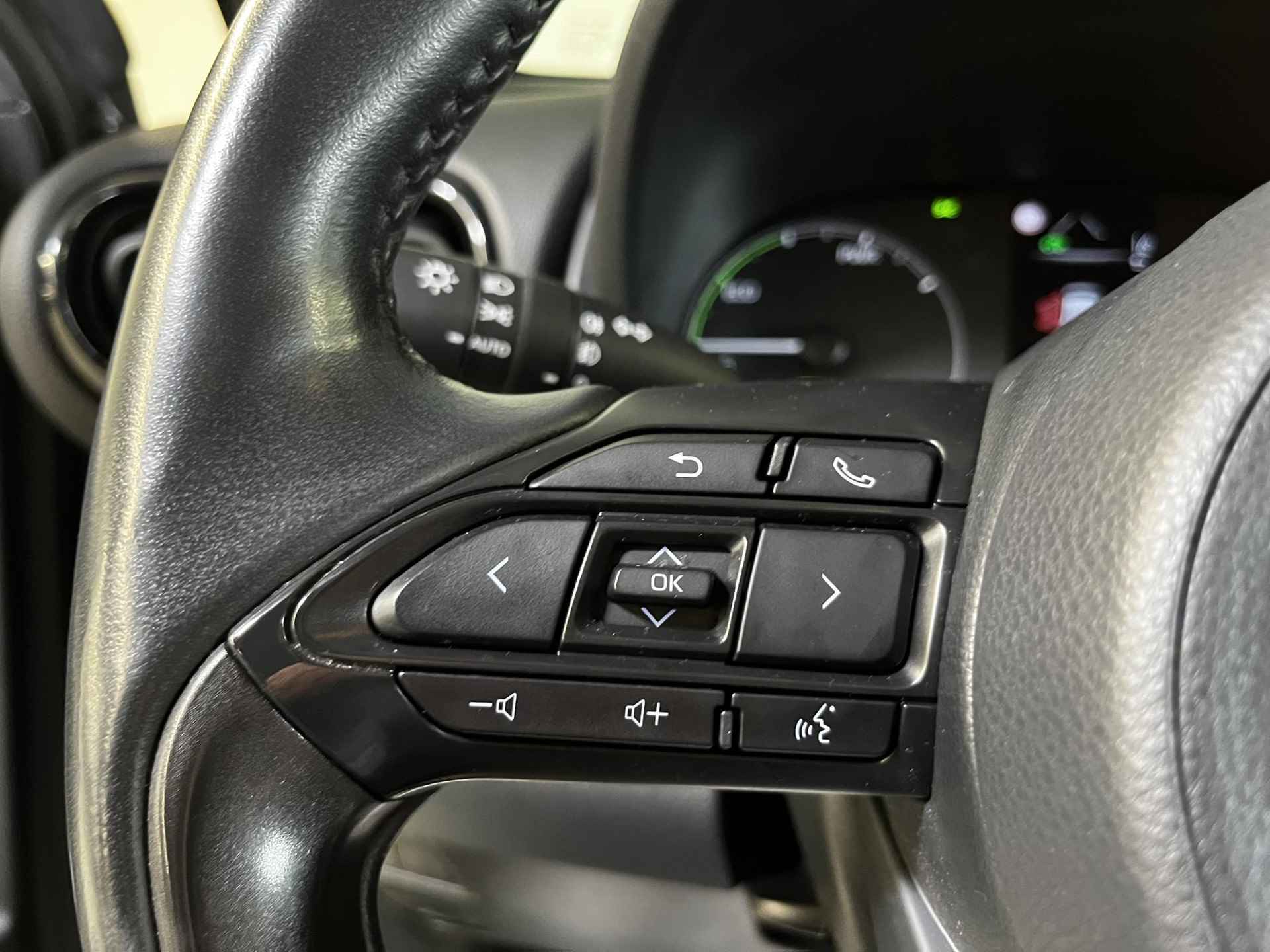 Toyota Yaris 1.5 Hybrid Active Limited | Apple Carplay / Android Auto | Camera | Stoelverwarming | - 12/32