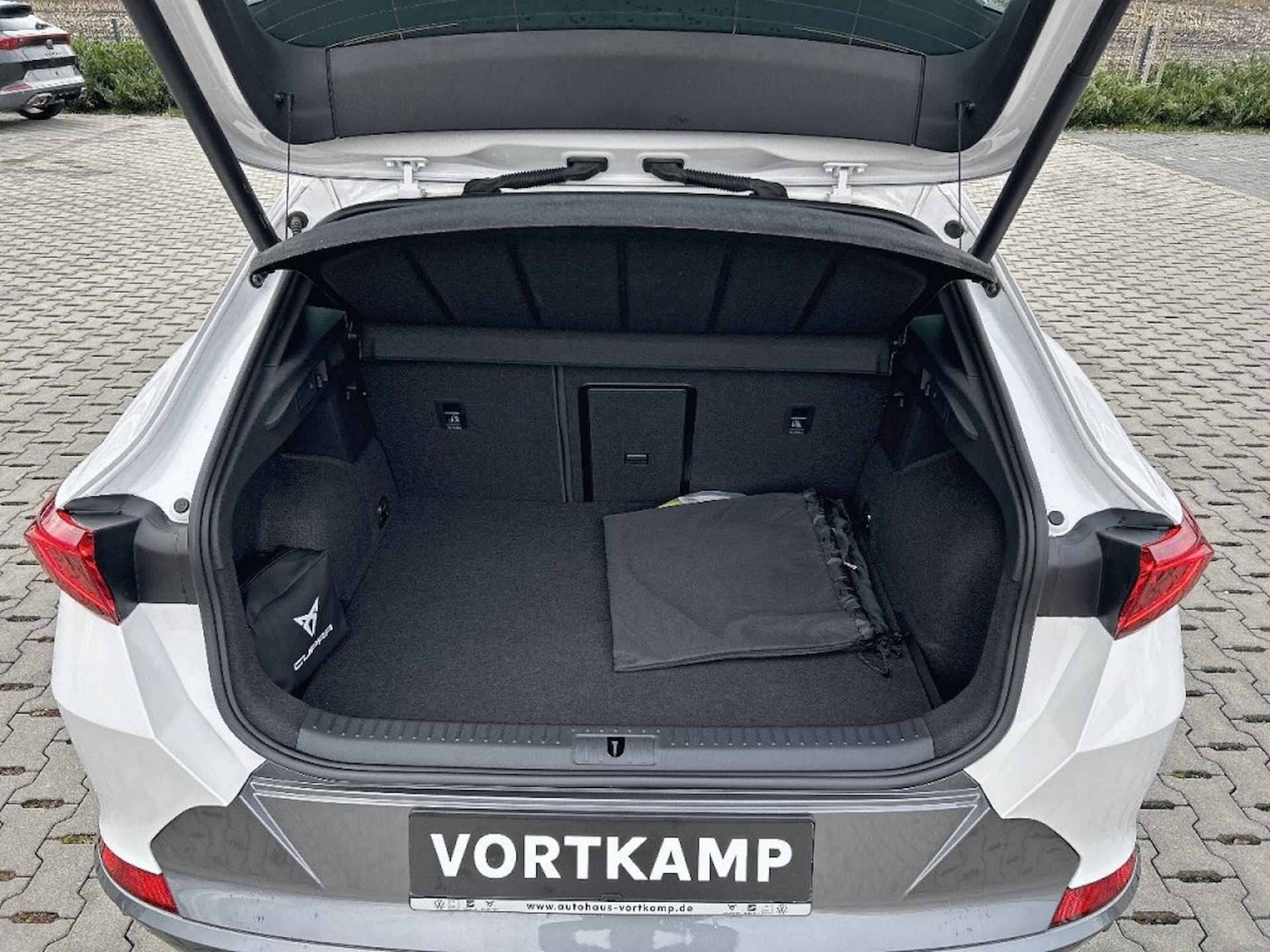 CUPRA Formentor 1.4 TSI DSG VZ E-HYBRID TREKHAAK/KUIPSTOELEN/LEDER/CAMERA/NAVI/C - 10/27