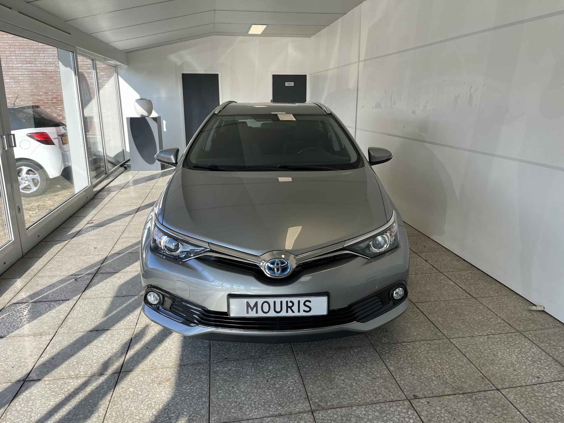 Toyota Auris Touring Sports 1.8 Hybrid edition S+ - 2/19