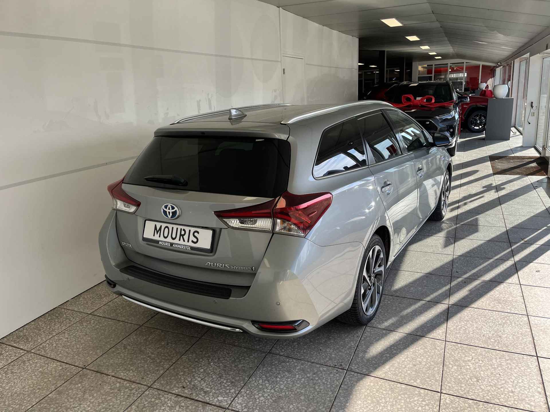 Toyota Auris Touring Sports 1.8 Hybrid edition S+ - 4/19