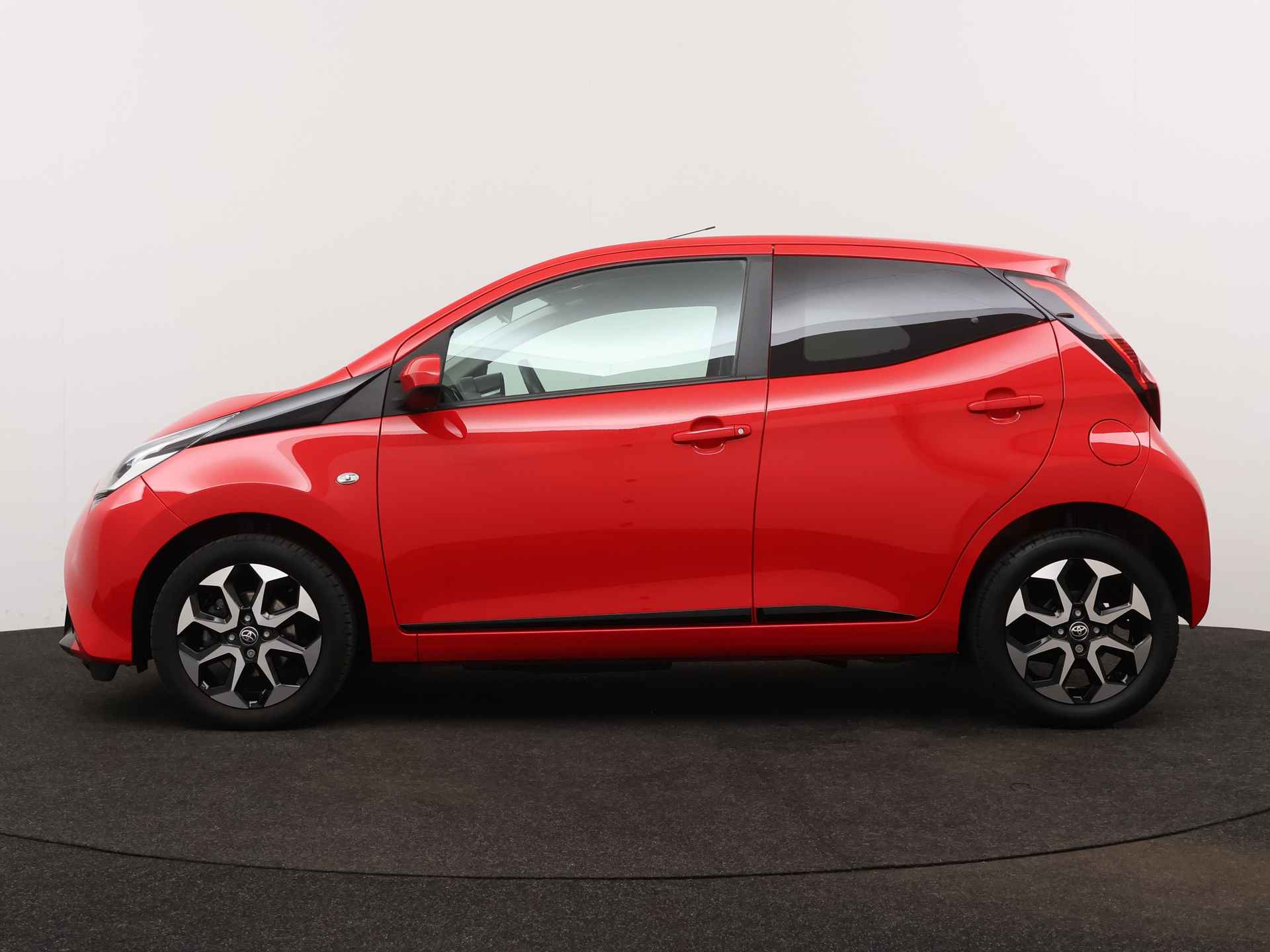 Toyota Aygo 1.0 VVT-i x-joy | Climate Control | Apple Carplay/Android Auto | Camera | - 4/41