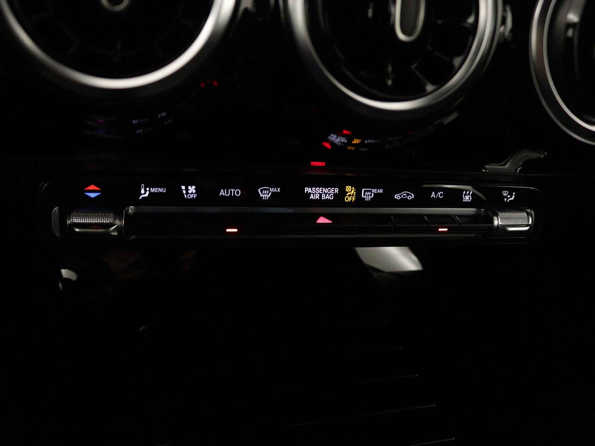 Mercedes-Benz CLA-Klasse Shooting Brake 250 e Star Edition | Trekhaak | Parkeerpakket met achteruitrijcamera | KEYLESS GO | Dodehoekassistent | USB pakket plus | 	Verwarmde stoelen vooraan | High-performance led-koplampen | - 10/38