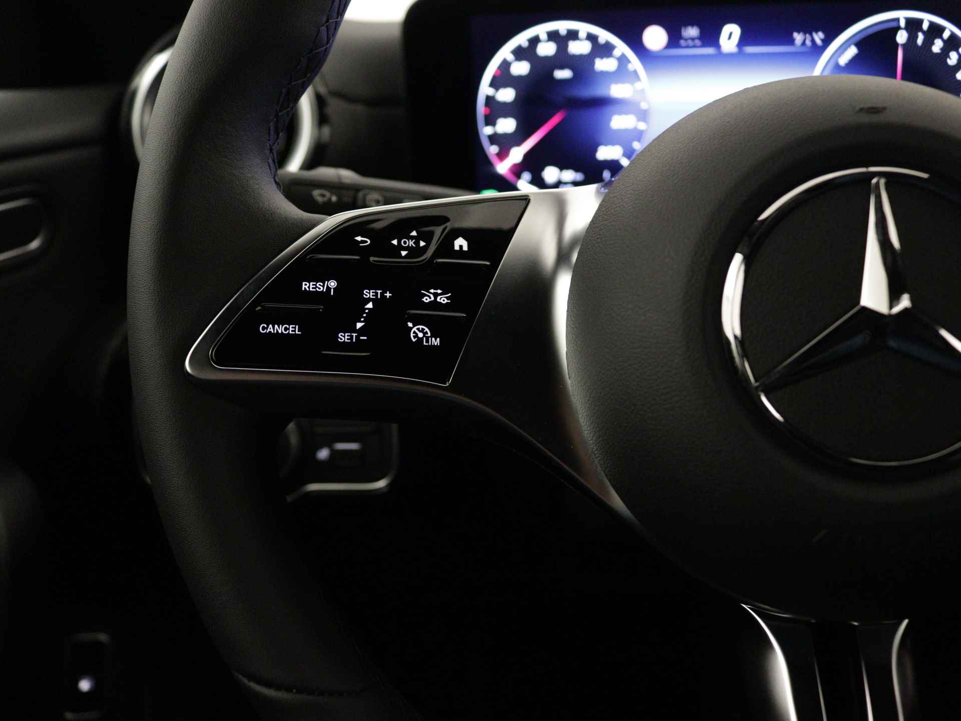 Mercedes-Benz CLA-Klasse Shooting Brake 250 e Star Edition | Trekhaak | Parkeerpakket met achteruitrijcamera | KEYLESS GO | Dodehoekassistent | USB pakket plus | 	Verwarmde stoelen vooraan | High-performance led-koplampen | - 19/38