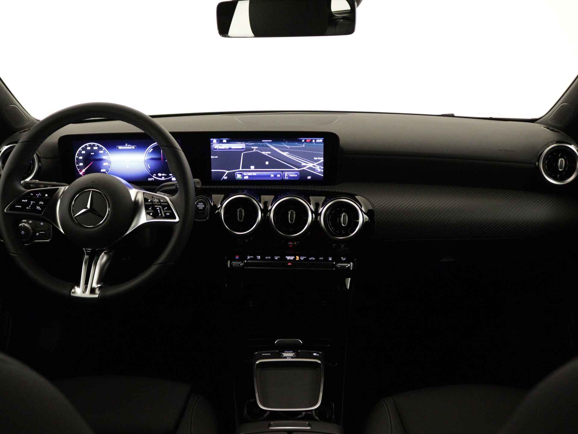 Mercedes-Benz CLA-Klasse Shooting Brake 250 e Star Edition | Trekhaak | Parkeerpakket met achteruitrijcamera | KEYLESS GO | Dodehoekassistent | USB pakket plus | 	Verwarmde stoelen vooraan | High-performance led-koplampen | - 26/38