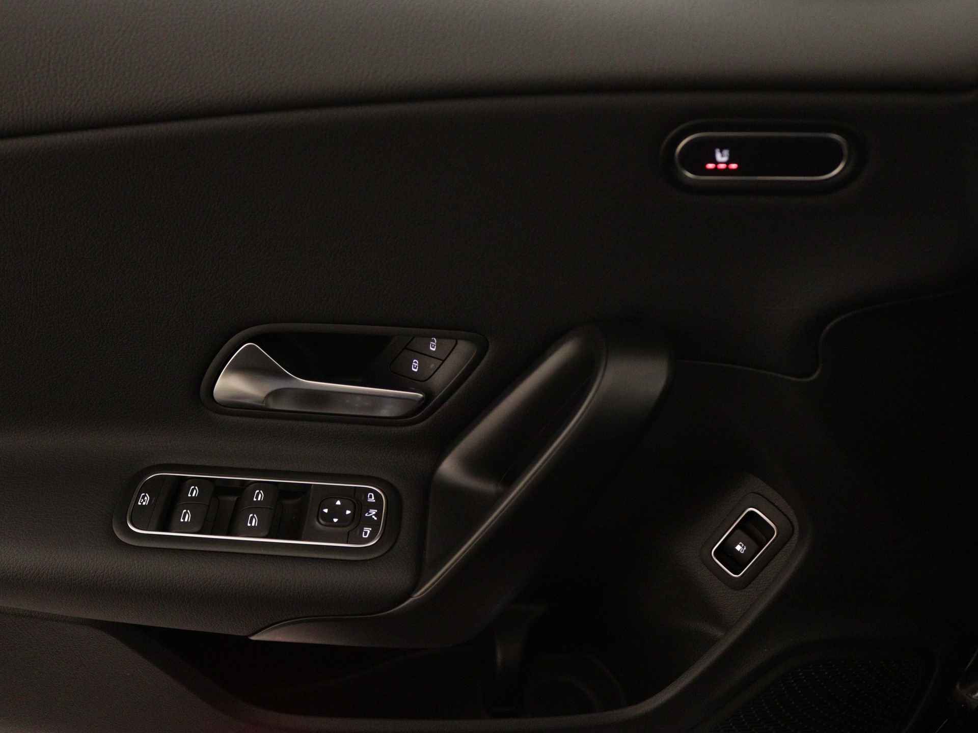 Mercedes-Benz CLA-Klasse Shooting Brake 250 e Star Edition | Trekhaak | Parkeerpakket met achteruitrijcamera | KEYLESS GO | Dodehoekassistent | USB pakket plus | 	Verwarmde stoelen vooraan | High-performance led-koplampen | - 28/38