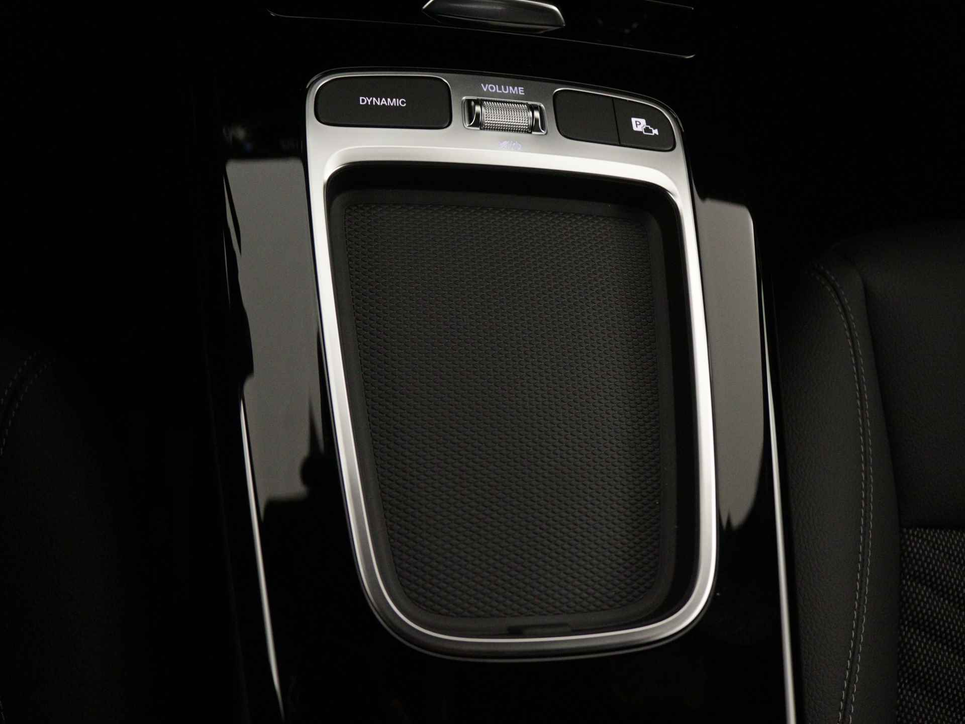 Mercedes-Benz CLA-Klasse Shooting Brake 250 e Star Edition | Trekhaak | Parkeerpakket met achteruitrijcamera | KEYLESS GO | Dodehoekassistent | USB pakket plus | 	Verwarmde stoelen vooraan | High-performance led-koplampen | - 30/38