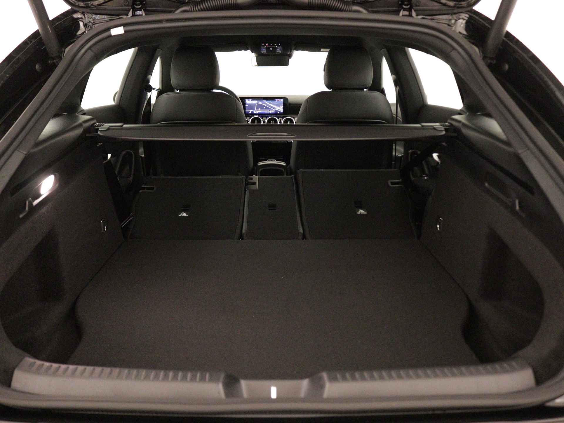 Mercedes-Benz CLA-Klasse Shooting Brake 250 e Star Edition | Trekhaak | Parkeerpakket met achteruitrijcamera | KEYLESS GO | Dodehoekassistent | USB pakket plus | 	Verwarmde stoelen vooraan | High-performance led-koplampen | - 36/38