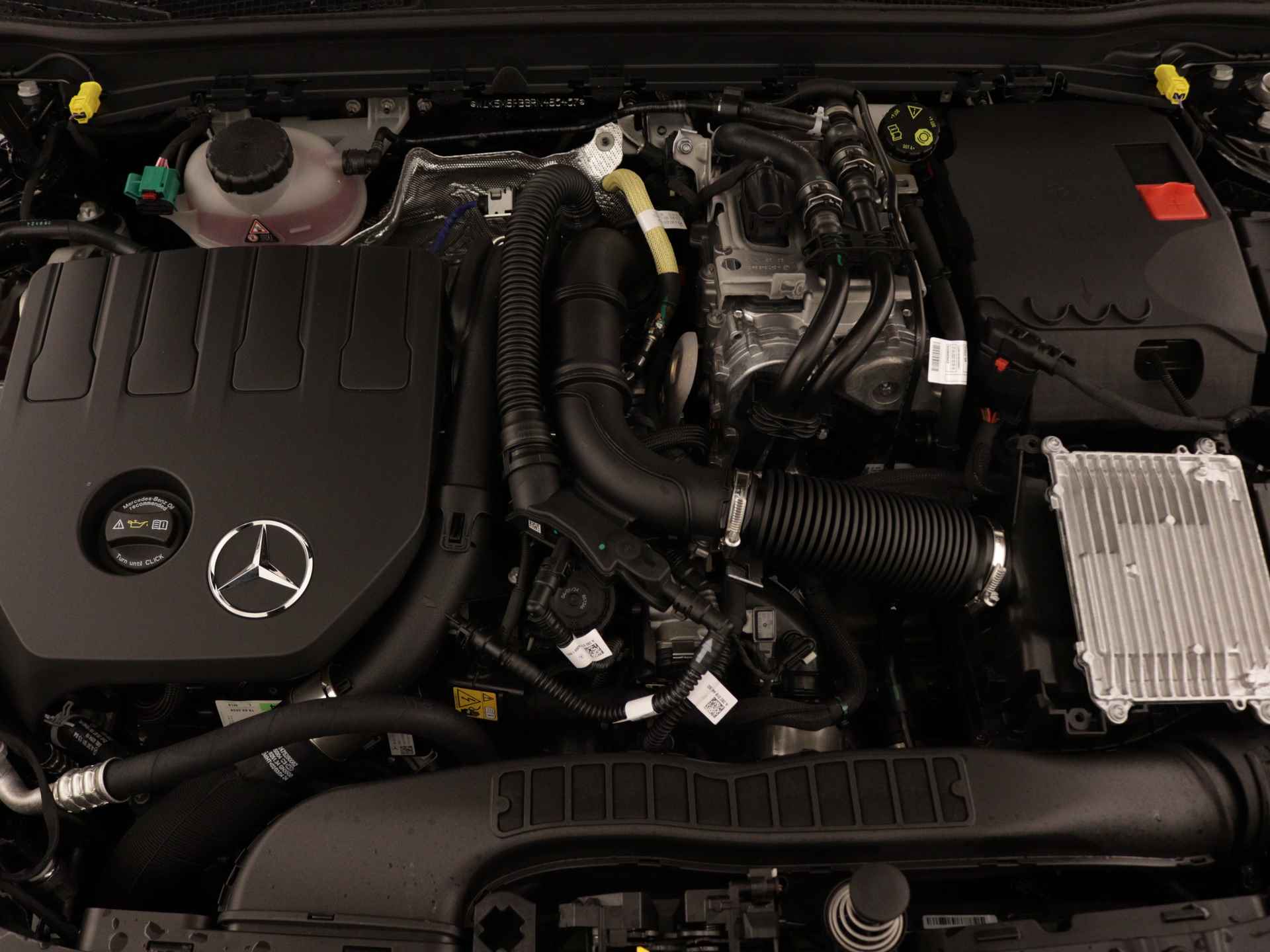 Mercedes-Benz CLA-Klasse Shooting Brake 250 e Star Edition | Trekhaak | Parkeerpakket met achteruitrijcamera | KEYLESS GO | Dodehoekassistent | USB pakket plus | 	Verwarmde stoelen vooraan | High-performance led-koplampen | - 38/38