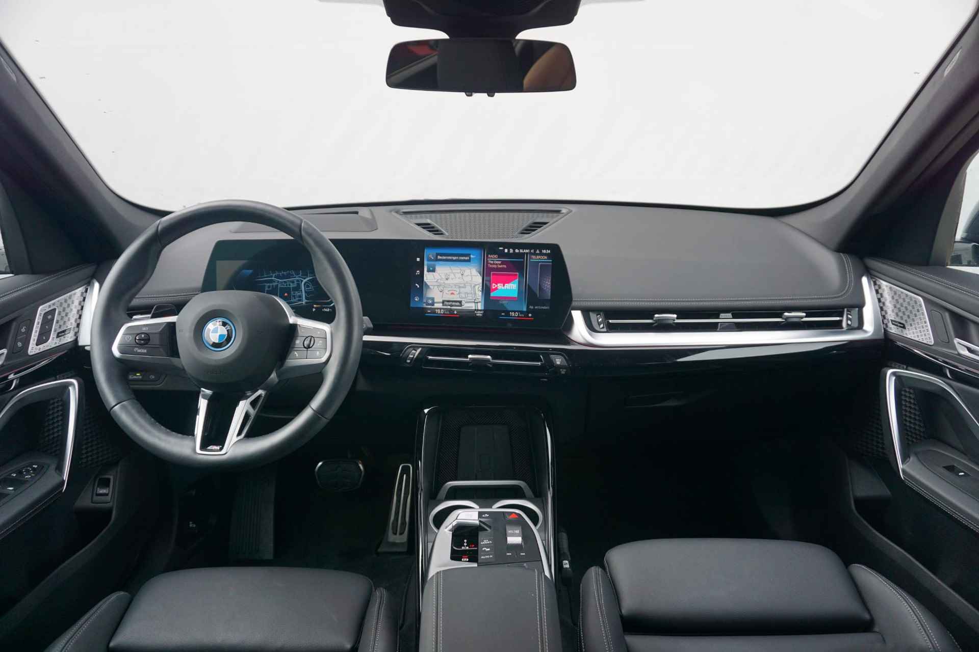 BMW iX1 xDrive30 M Sport Pro / Elektrische Stoelen / Harman Kardon - 9/25