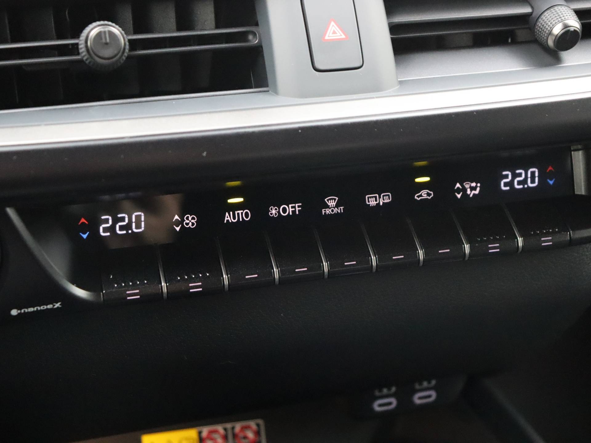 Lexus UX 250h Luxury Line | Leder | Dynamic Pack | Navigatie | Blind spot monitoring | Stoelverwarming | Triple LED verlichting | - 9/32