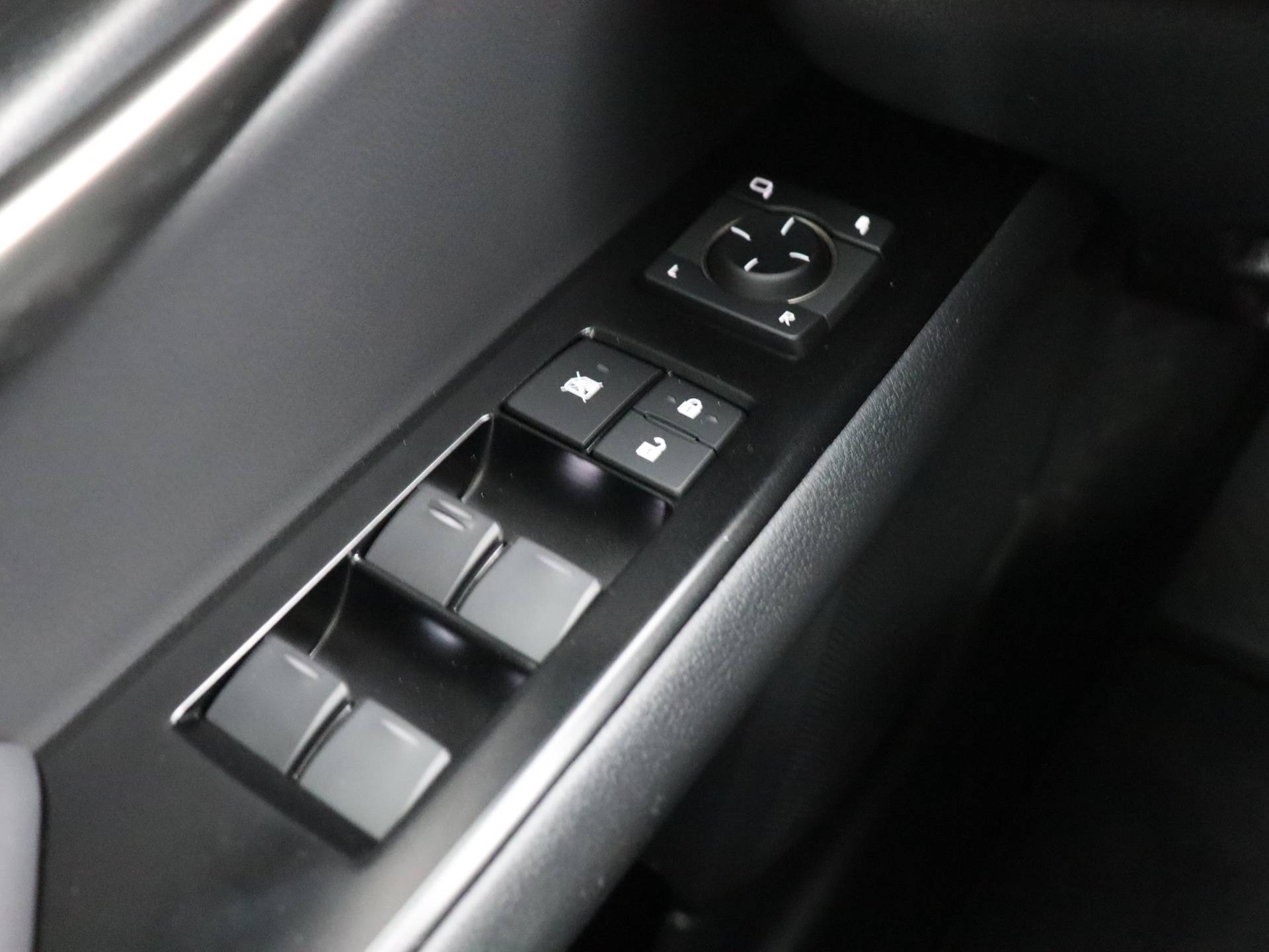 Lexus UX 250h Luxury Line | Leder | Dynamic Pack | Navigatie | Blind spot monitoring | Stoelverwarming | Triple LED verlichting | - 22/32