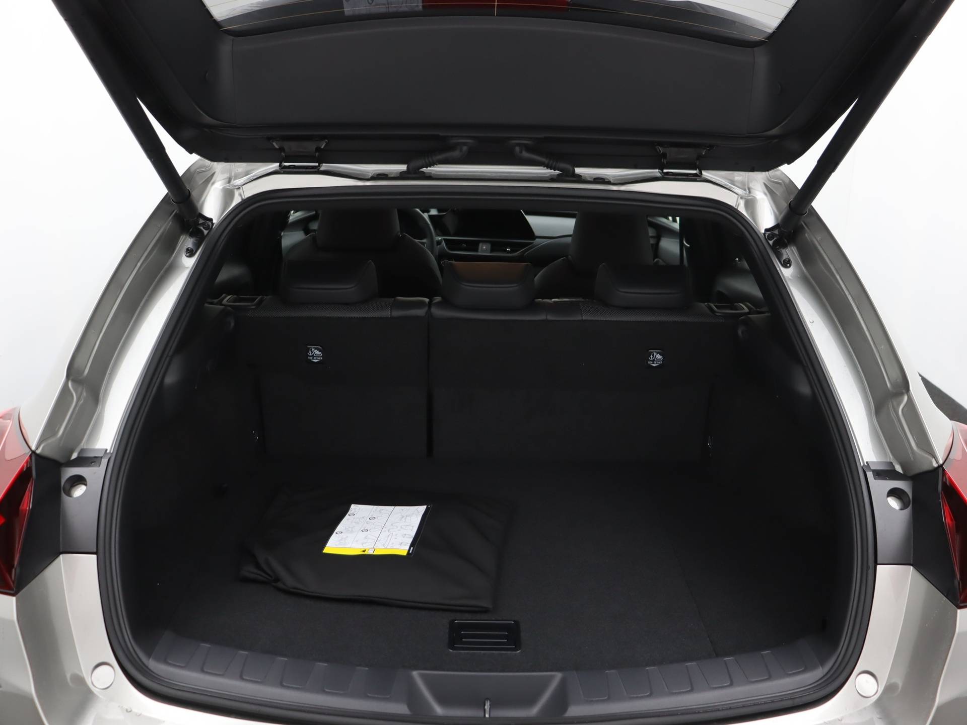 Lexus UX 250h Luxury Line | Leder | Dynamic Pack | Navigatie | Blind spot monitoring | Stoelverwarming | Triple LED verlichting | - 26/32