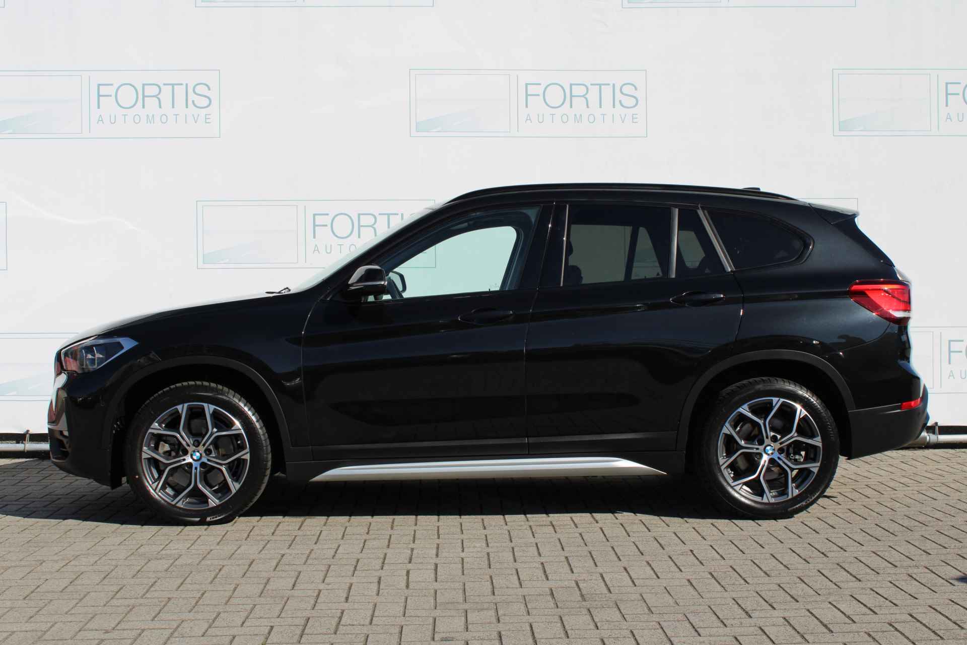 BMW X1 sDrive20i High Executive NL AUTO | LEDER | PANO | CAMERA | - 10/39