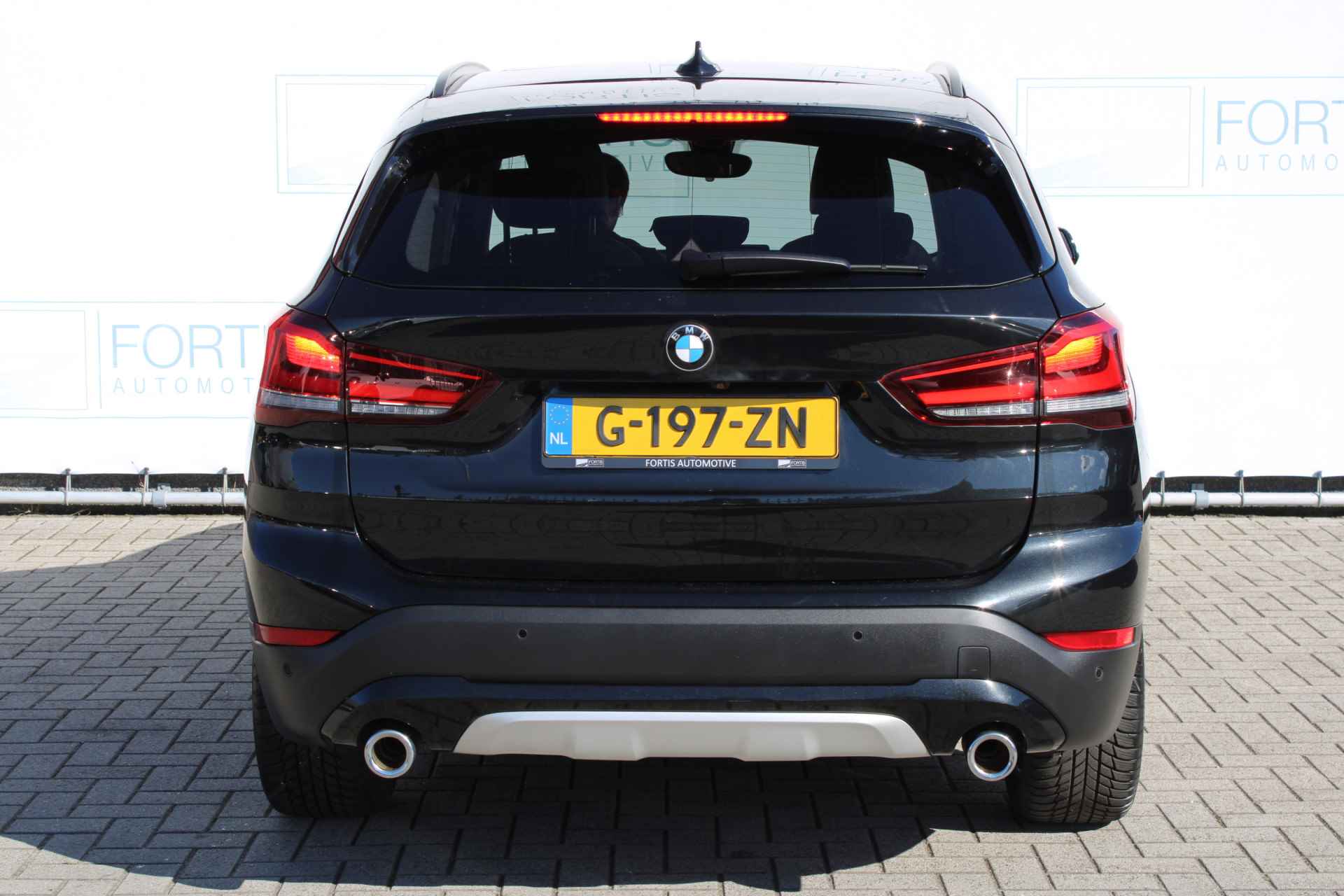 BMW X1 sDrive20i High Executive NL AUTO | LEDER | PANO | CAMERA | - 12/39