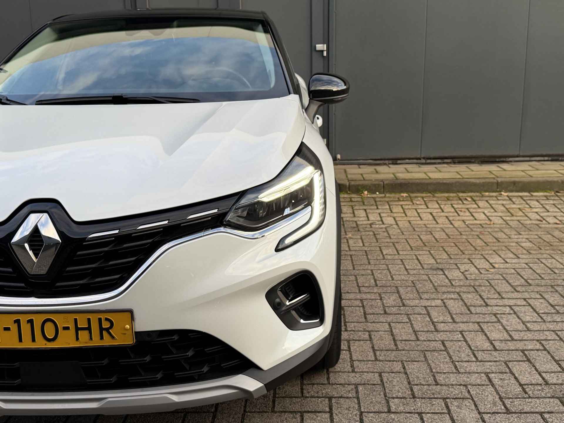 Renault Captur 1.3 TCe 140 Intens / Automaat / Navigatie / Climate Control / Camera / Cruise Control / Bluetooth / Keyless Entry&Go / Sensoren voor en achter - 37/40