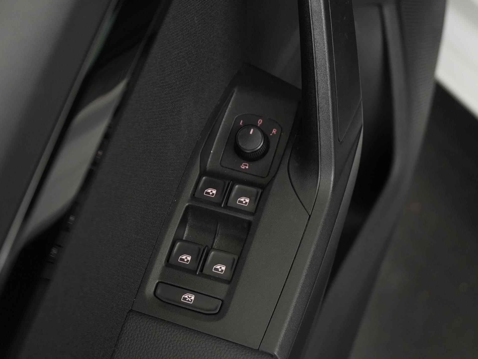 SEAT Ibiza 1.0 TSI Xcellence DSG | Schuifdak | Camera | Zondag Open! - 33/39