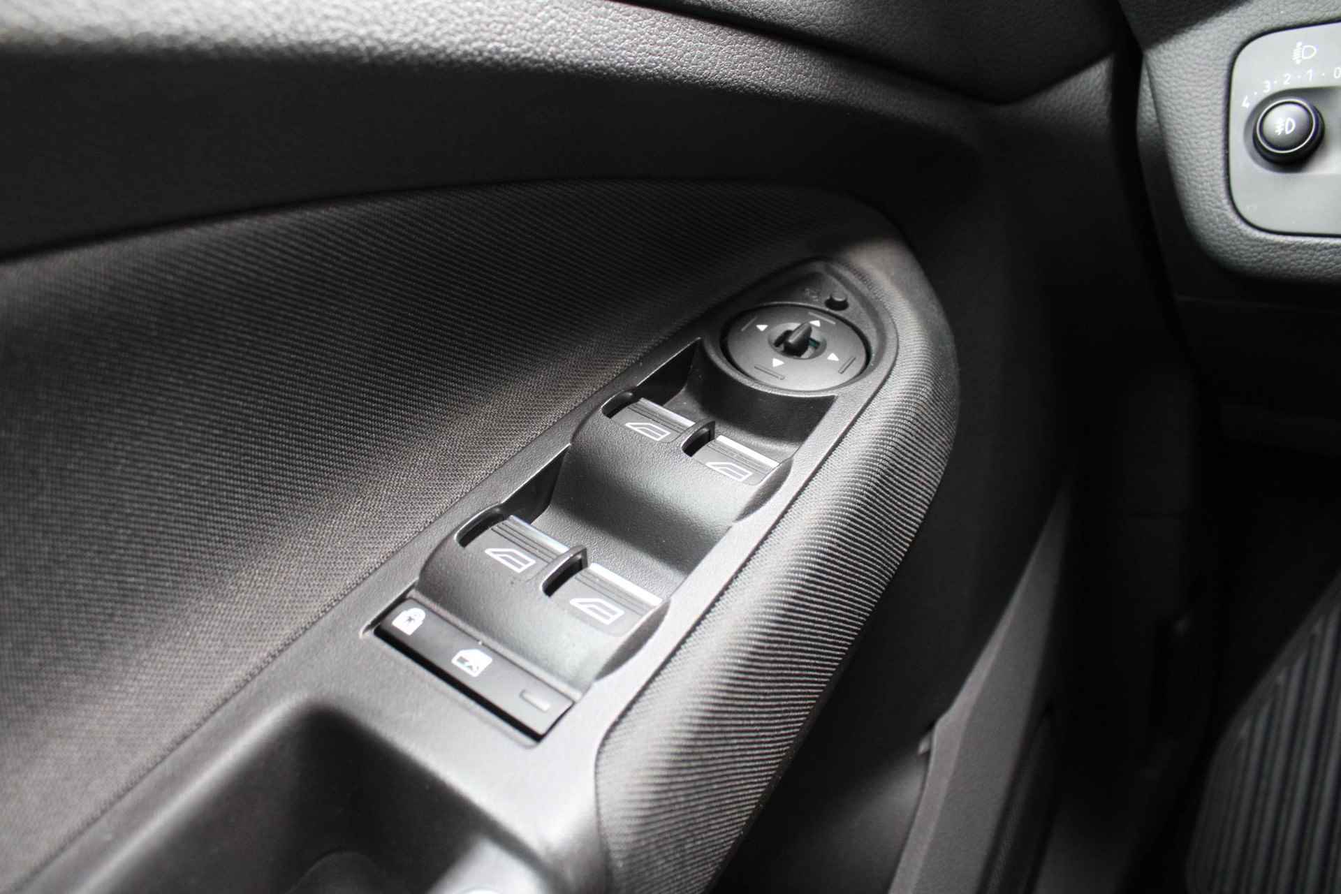 Ford C-Max 1.5 Titanium | Trekhaak | Climate Control | Navigatie | Cruise Control | Parkeersensoren Voor + Achter | - 18/37