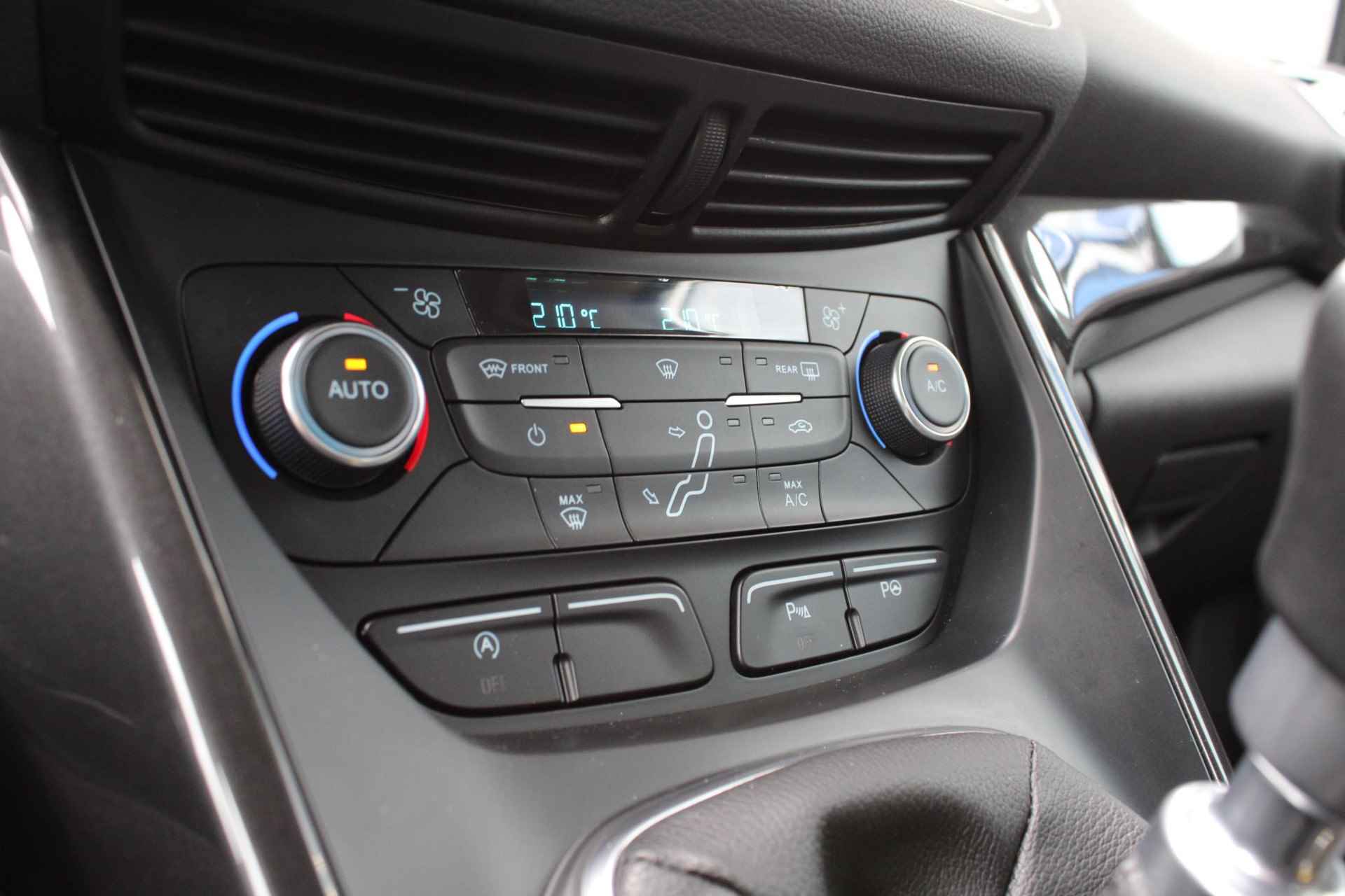 Ford C-Max 1.5 Titanium | Trekhaak | Climate Control | Navigatie | Cruise Control | Parkeersensoren Voor + Achter | - 26/37
