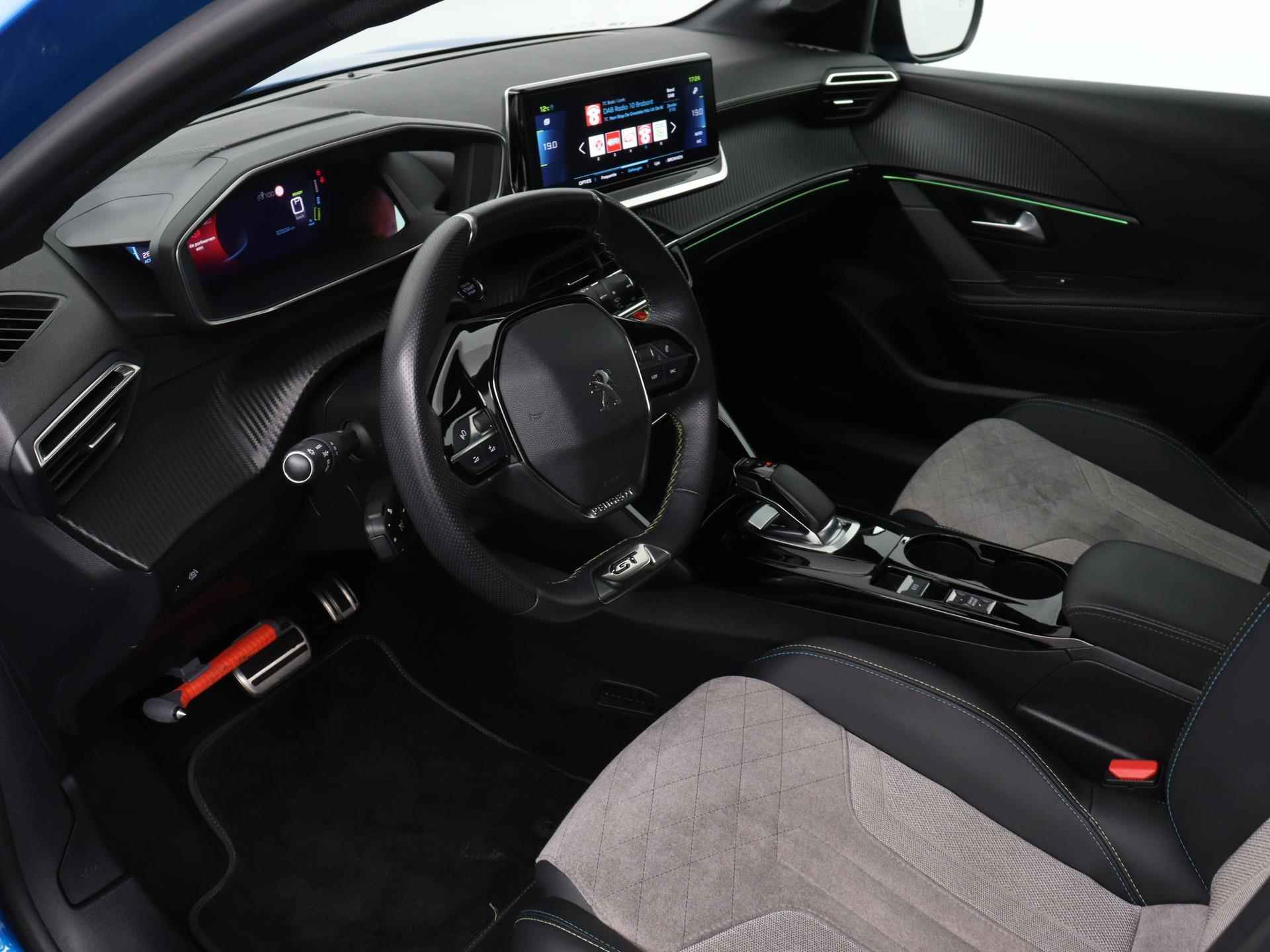 Peugeot e-208 GT 50 kWh 136pk Automaat | Navigatie | 3-fase laden | Panoramadak | Achteruitrijcamera | Stoelverwarming | Full Led koplampen | Leder/Alcantara | Keyless | Climate Control | Adaptieve Cruise Control | 3D Cockpit | Apple Carplay | Dodehoeksensor | 17" lichtmetalen velgen | - 11/41