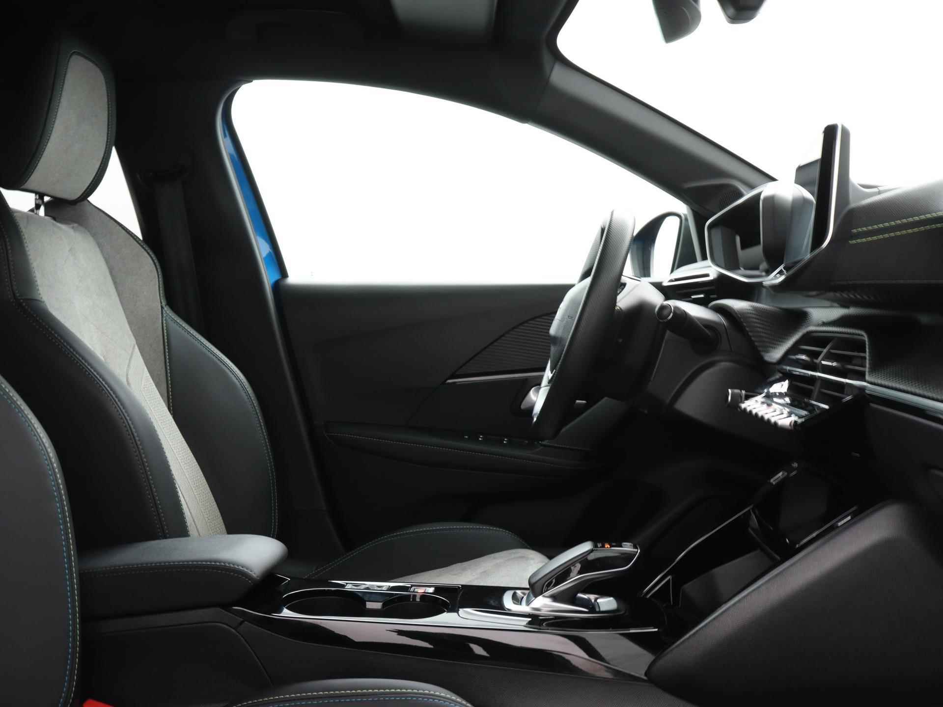 Peugeot e-208 GT 50 kWh 136pk Automaat | Navigatie | 3-fase laden | Panoramadak | Achteruitrijcamera | Stoelverwarming | Full Led koplampen | Leder/Alcantara | Keyless | Climate Control | Adaptieve Cruise Control | 3D Cockpit | Apple Carplay | Dodehoeksensor | 17" lichtmetalen velgen | - 14/41