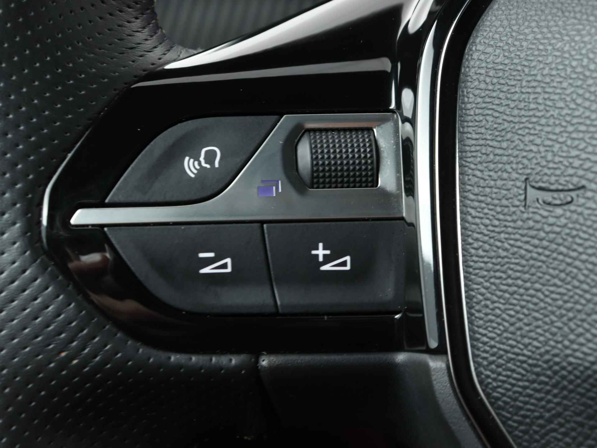 Peugeot e-208 GT 50 kWh 136pk Automaat | Navigatie | 3-fase laden | Panoramadak | Achteruitrijcamera | Stoelverwarming | Full Led koplampen | Leder/Alcantara | Keyless | Climate Control | Adaptieve Cruise Control | 3D Cockpit | Apple Carplay | Dodehoeksensor | 17" lichtmetalen velgen | - 18/41