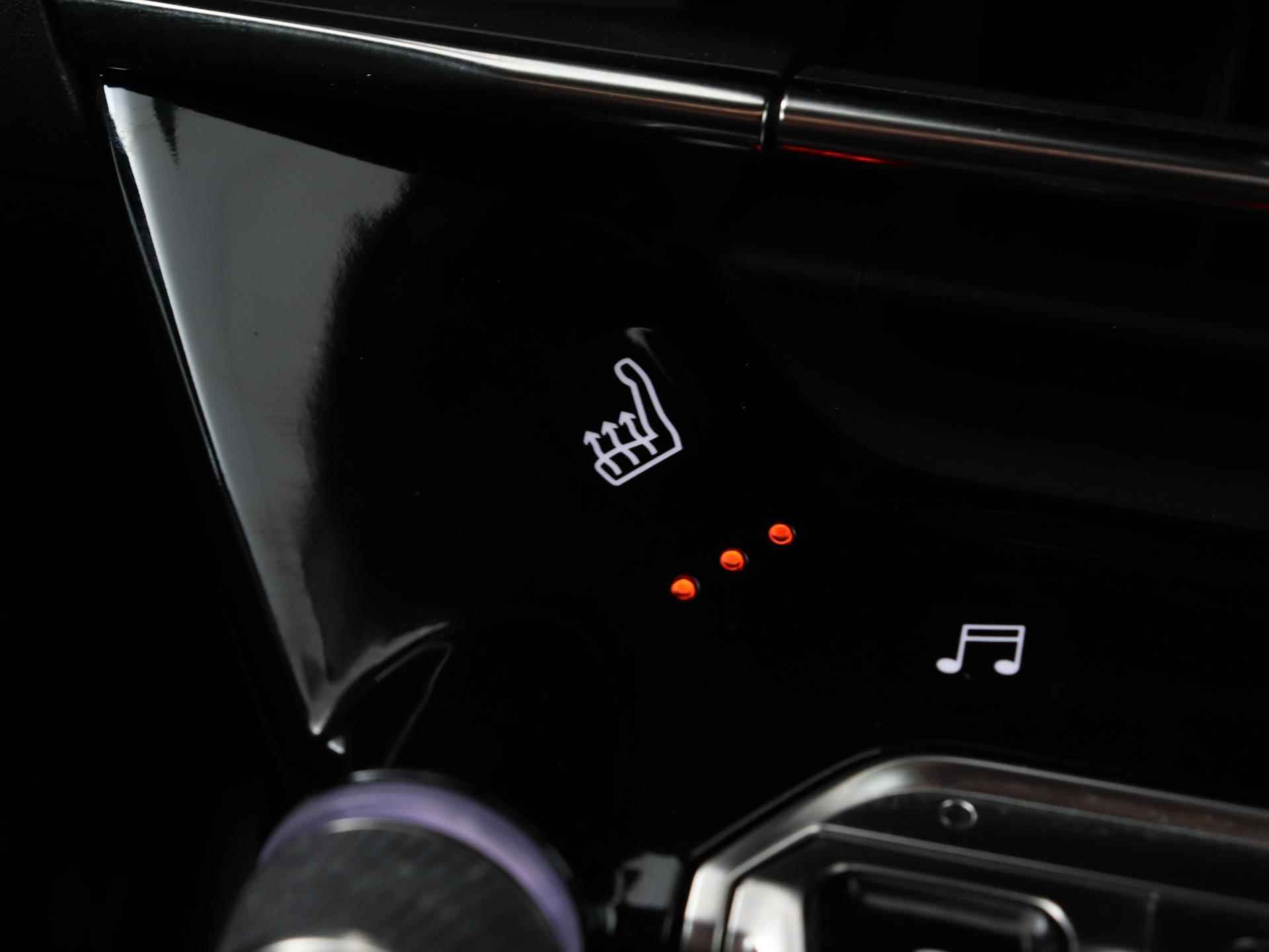 Peugeot e-208 GT 50 kWh 136pk Automaat | Navigatie | 3-fase laden | Panoramadak | Achteruitrijcamera | Stoelverwarming | Full Led koplampen | Leder/Alcantara | Keyless | Climate Control | Adaptieve Cruise Control | 3D Cockpit | Apple Carplay | Dodehoeksensor | 17" lichtmetalen velgen | - 22/41