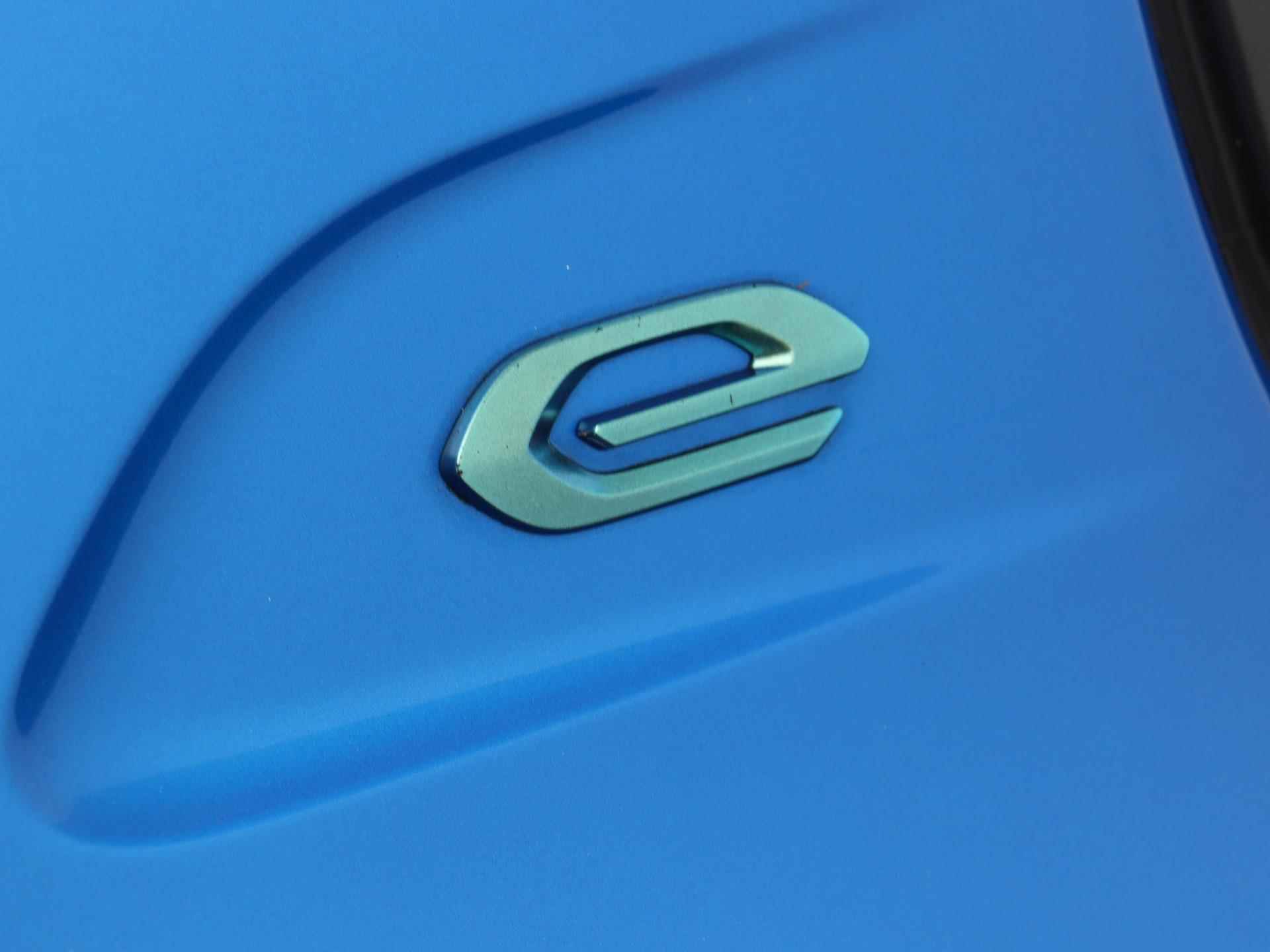 Peugeot e-208 GT 50 kWh 136pk Automaat | Navigatie | 3-fase laden | Panoramadak | Achteruitrijcamera | Stoelverwarming | Full Led koplampen | Leder/Alcantara | Keyless | Climate Control | Adaptieve Cruise Control | Parkeersensoren v+a | 3D Cockpit | Apple Carplay / Android Auto | Dodehoeksensor | 17" lichtmetalen velgen | - 32/41