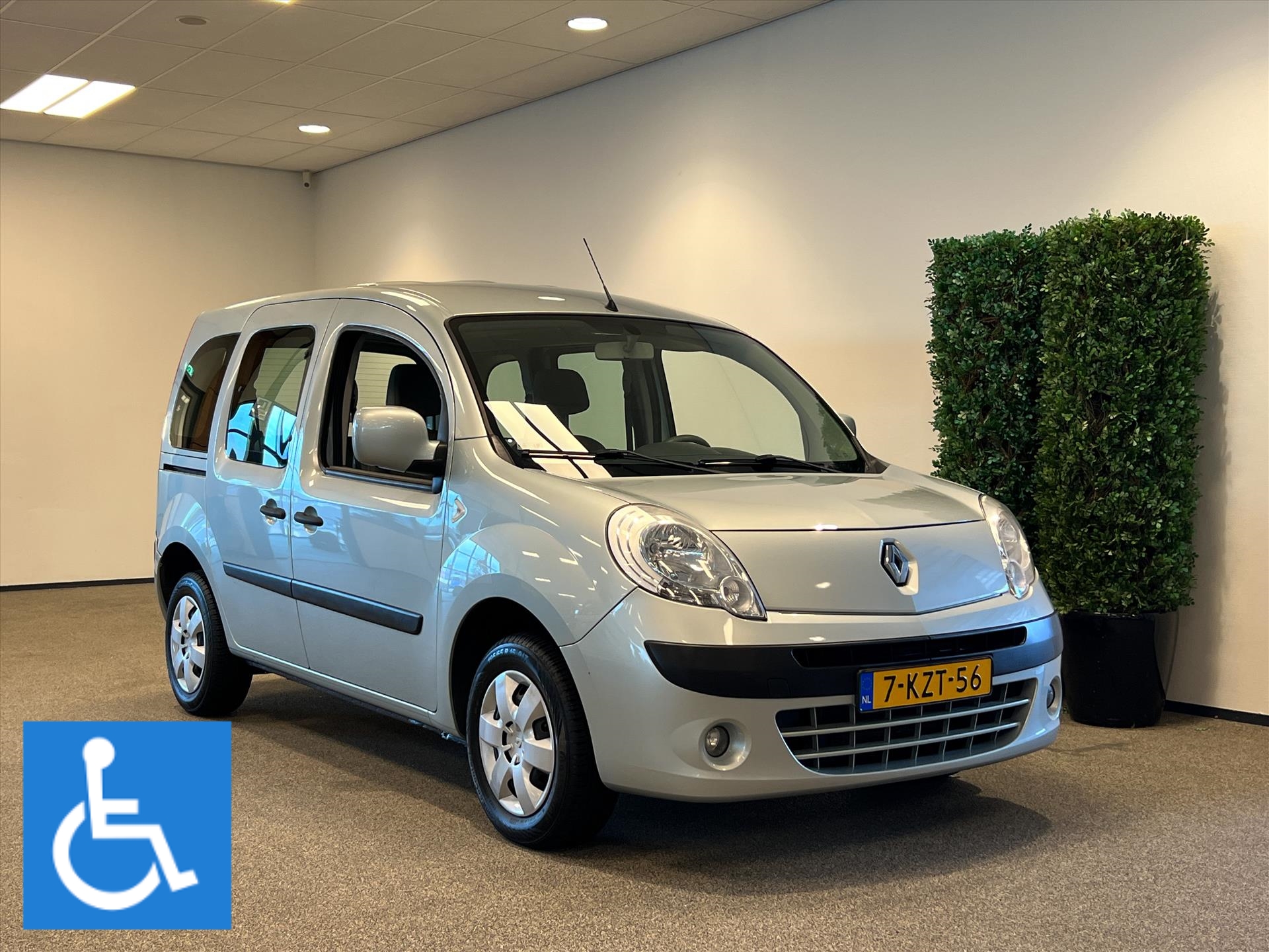 Renault Kangoo Rolstoelauto 3+1 (airco) bij viaBOVAG.nl
