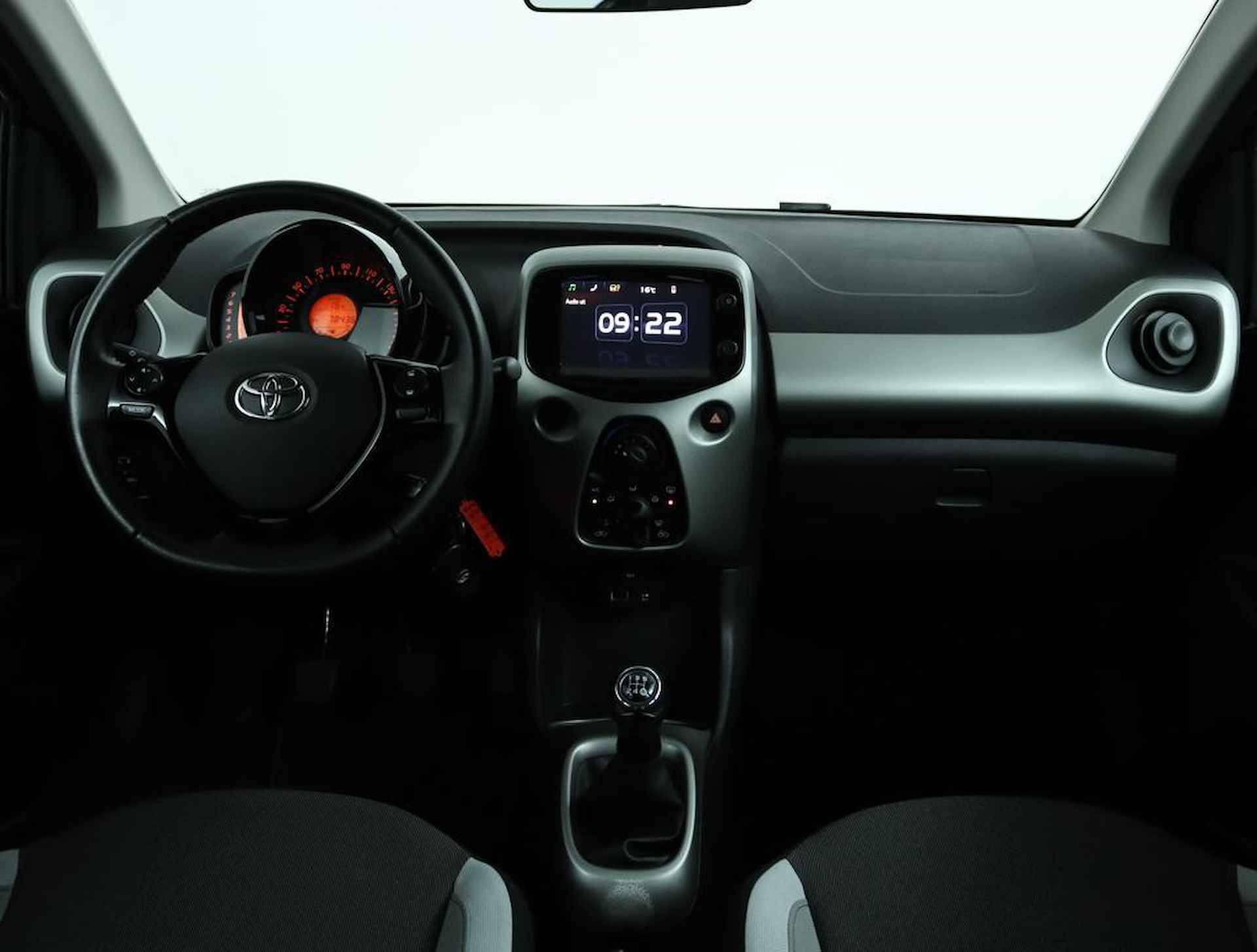 Toyota Aygo 1.0 VVT-i x-play | Navigatie | Airco | Camera achter | Bluetooth | Parkeersensoren achter | - 4/53