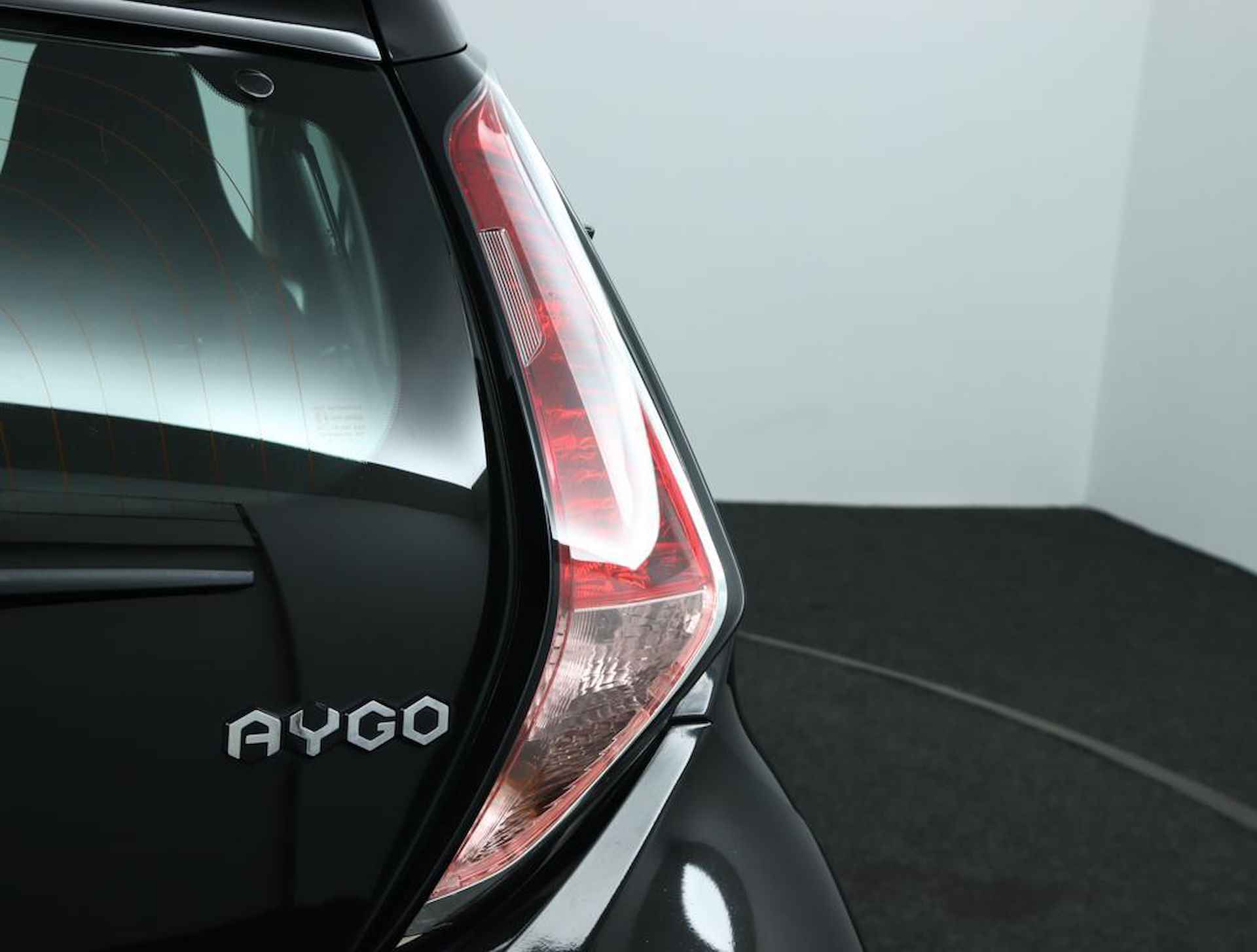 Toyota Aygo 1.0 VVT-i x-play | Navigatie | Airco | Camera achter | Bluetooth | Parkeersensoren achter | - 38/53