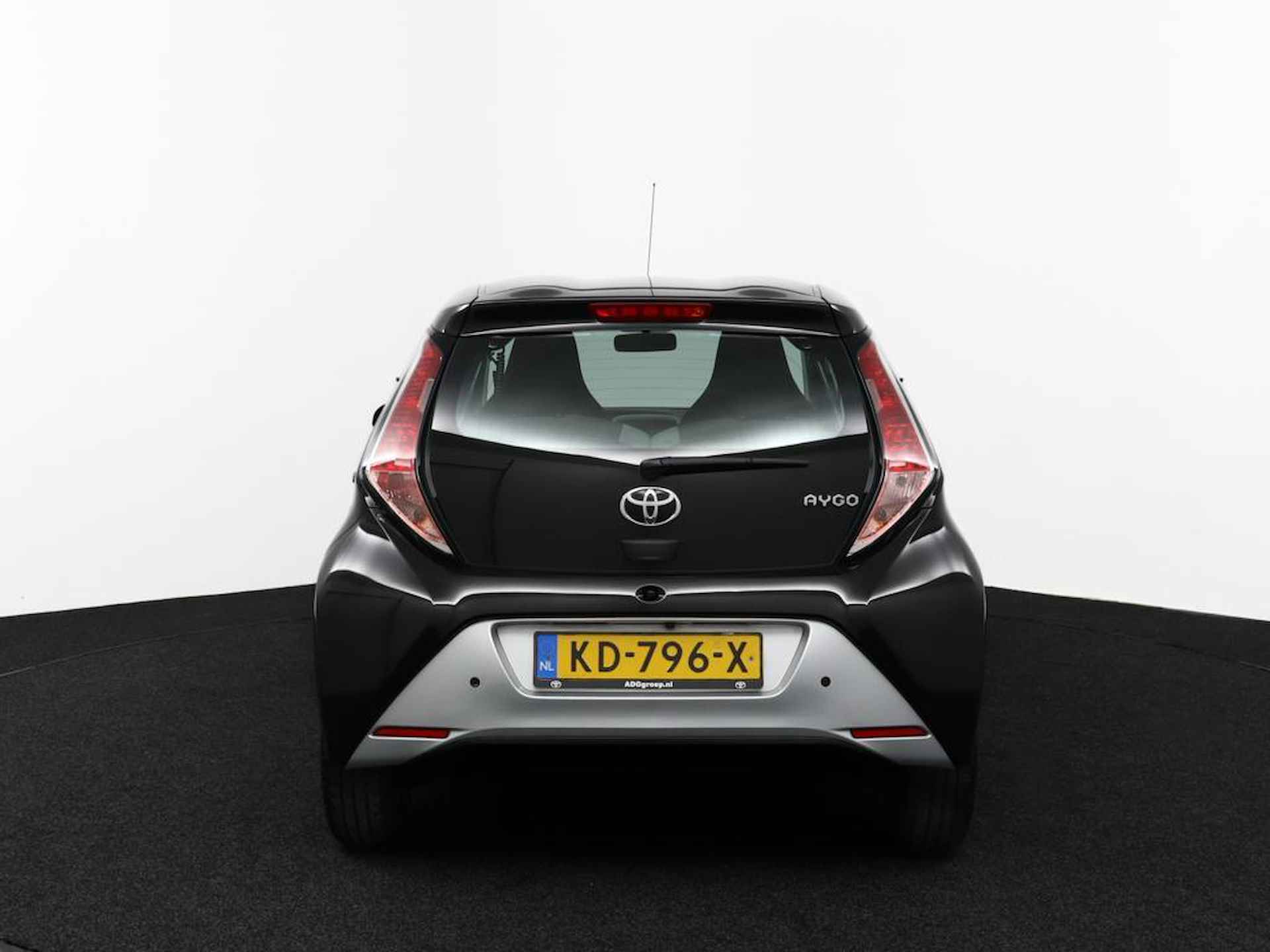 Toyota Aygo 1.0 VVT-i x-play | Navigatie | Airco | Camera achter | Bluetooth | Parkeersensoren achter | - 52/53