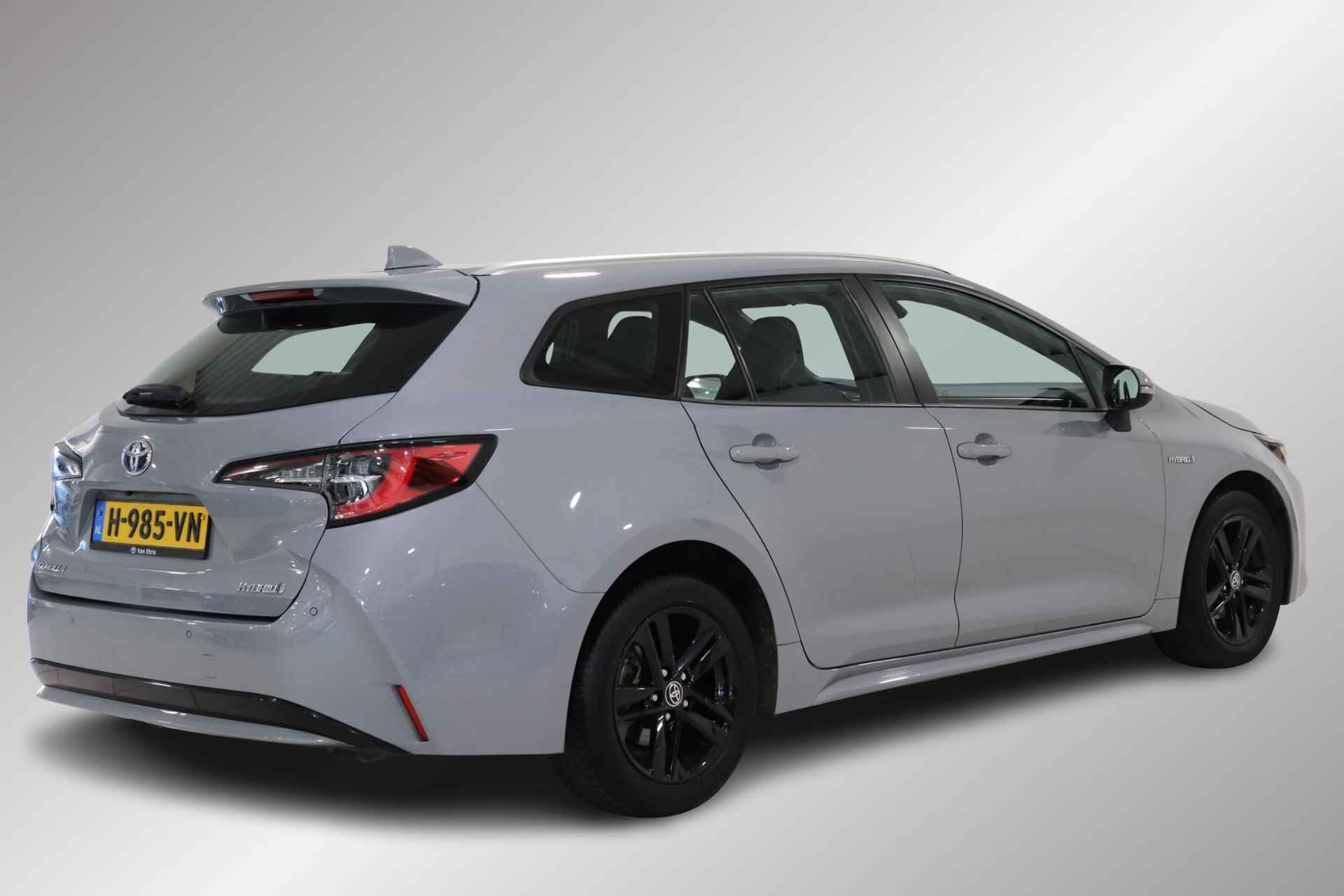 Toyota Corolla Touring Sports 1.8 Hybrid Active, Apple Carplay & Android Auto, Parkeersensoren voor en achter, Trekhaak, Dealer onderhouden! - 2/43