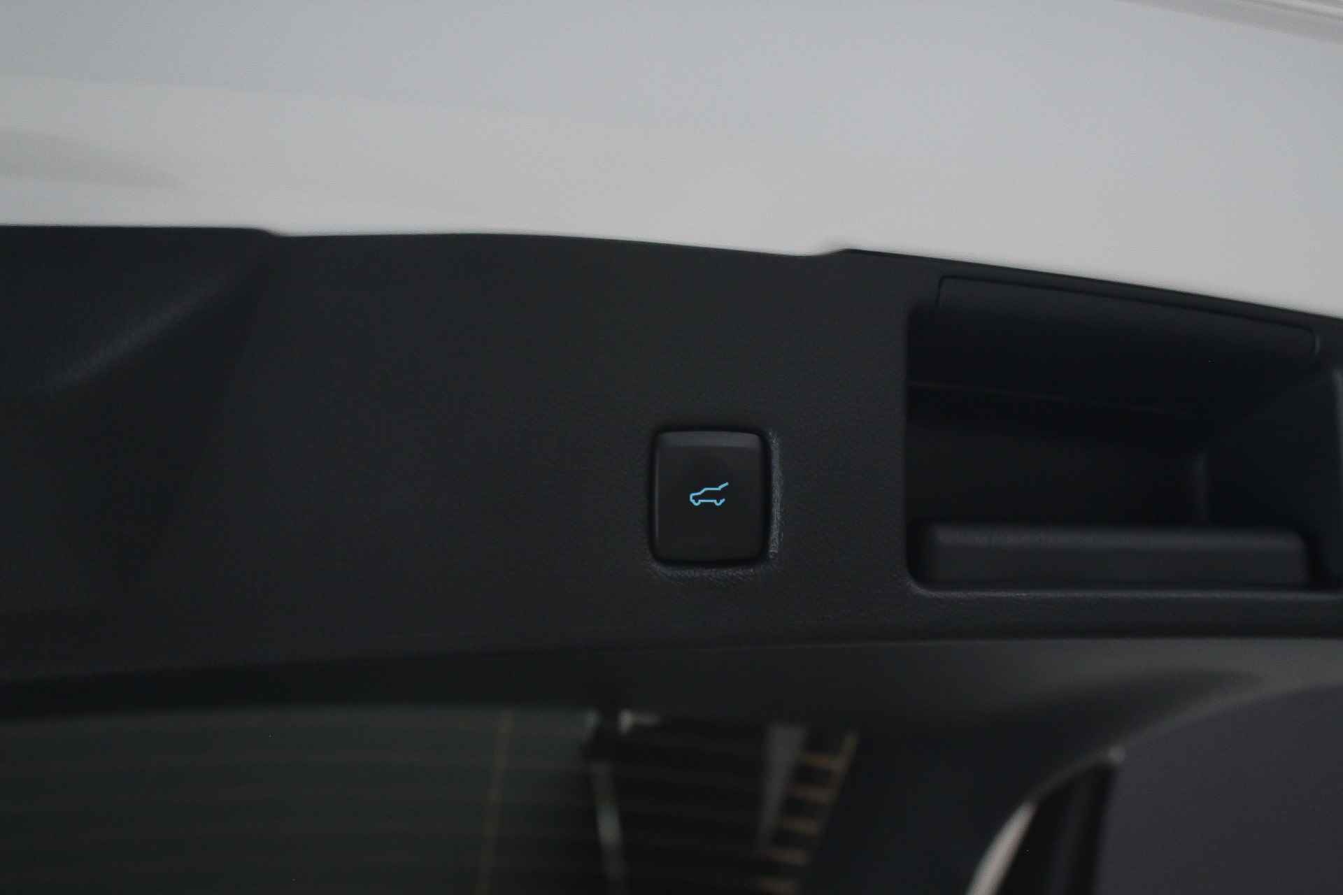 Ford Kuga 2.5 225pk PHEV ST-Line X FULL OPTIONS |4 jaar fabrieksgarantie|panoramadak|elektrische trekhaak|HUD|BLIS|B&O|elektrische klep met sensor|parkeersensoren met camera|20"| - 30/41