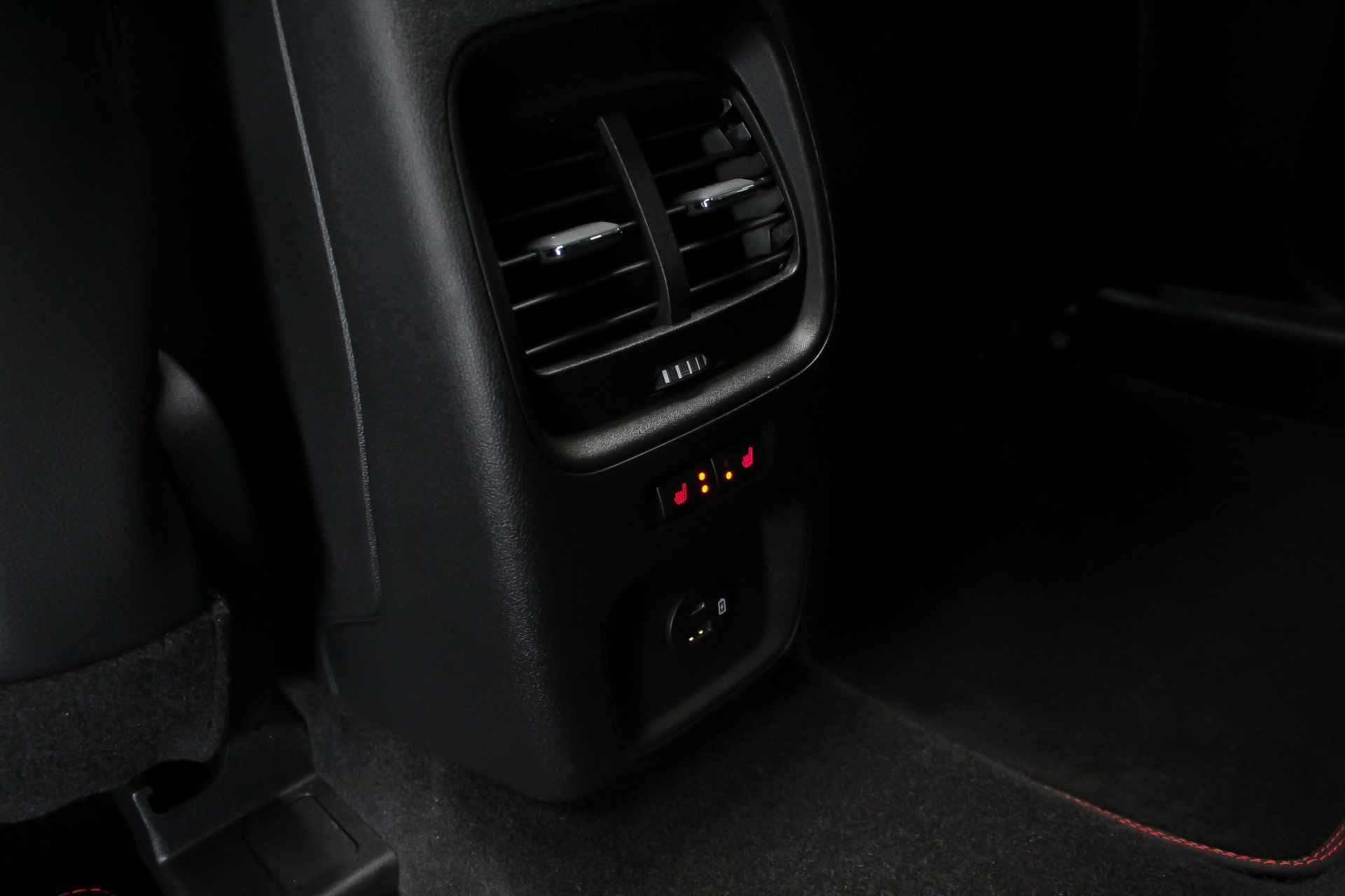 Ford Kuga 2.5 225pk PHEV ST-Line X FULL OPTIONS |4 jaar fabrieksgarantie|panoramadak|elektrische trekhaak|HUD|BLIS|B&O|elektrische klep met sensor|parkeersensoren met camera|20"| - 34/41