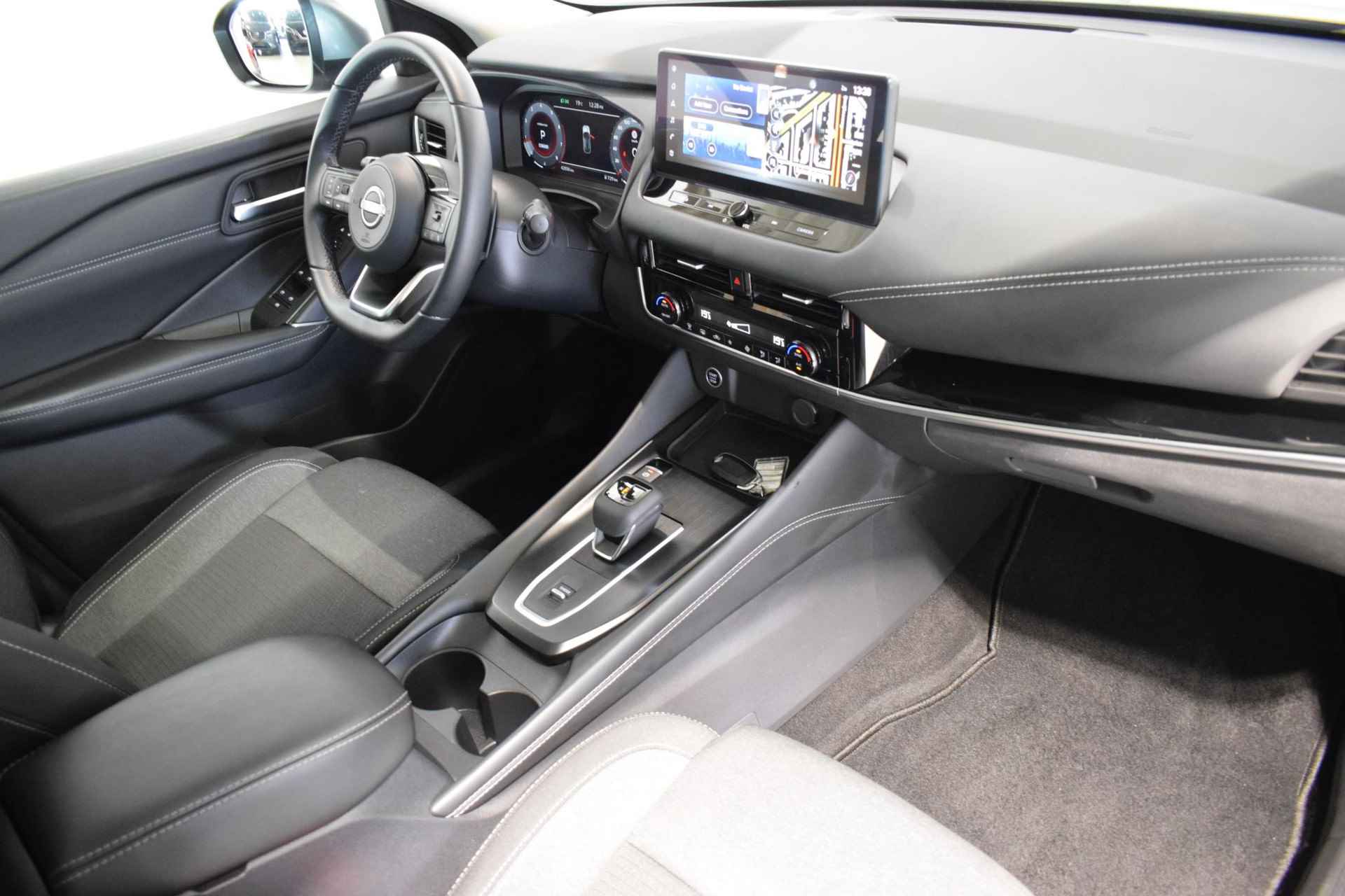 Nissan Qashqai 1.3 MHEV Xtronic N-Connecta | Panorama dak | 360-Camera | Parkeersensoren | Dodehoek detectie | Navigatie | Adaptive cruise control | Keyless entry | Automatische regen/lichtsensor | - 24/56