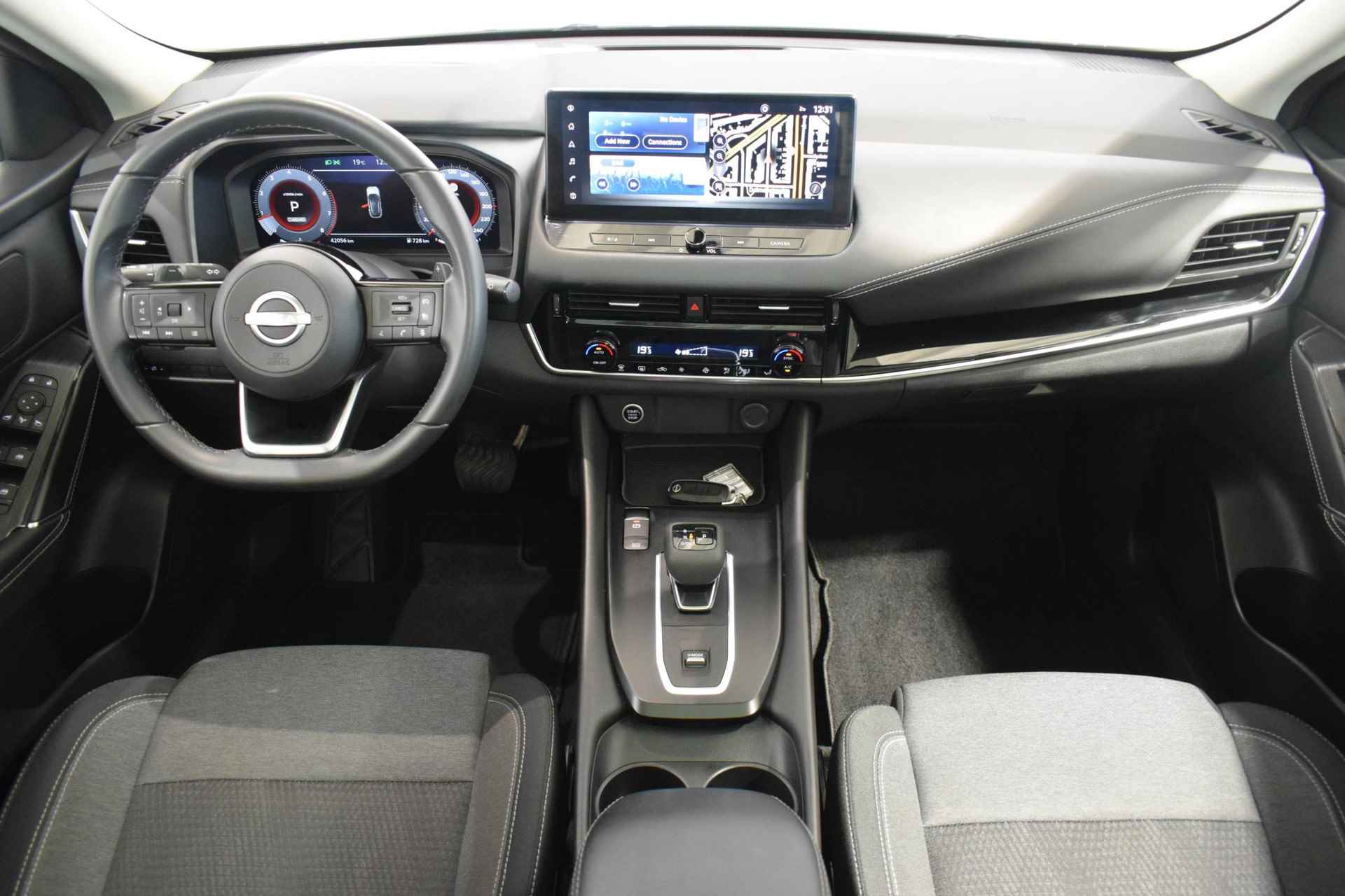 Nissan Qashqai 1.3 MHEV Xtronic N-Connecta | Panorama dak | 360-Camera | Parkeersensoren | Dodehoek detectie | Navigatie | Adaptive cruise control | Keyless entry | Automatische regen/lichtsensor | - 30/56