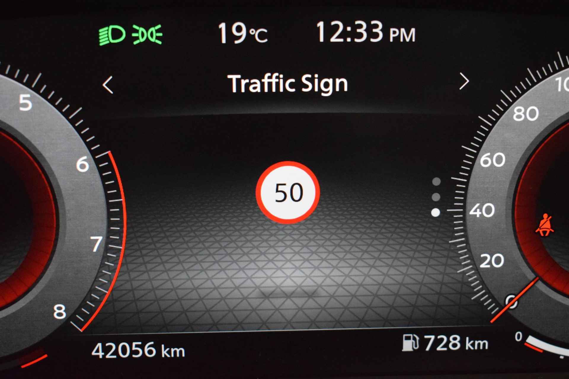 Nissan Qashqai 1.3 MHEV Xtronic N-Connecta | Panorama dak | 360-Camera | Parkeersensoren | Dodehoek detectie | Navigatie | Adaptive cruise control | Keyless entry | Automatische regen/lichtsensor | - 34/56
