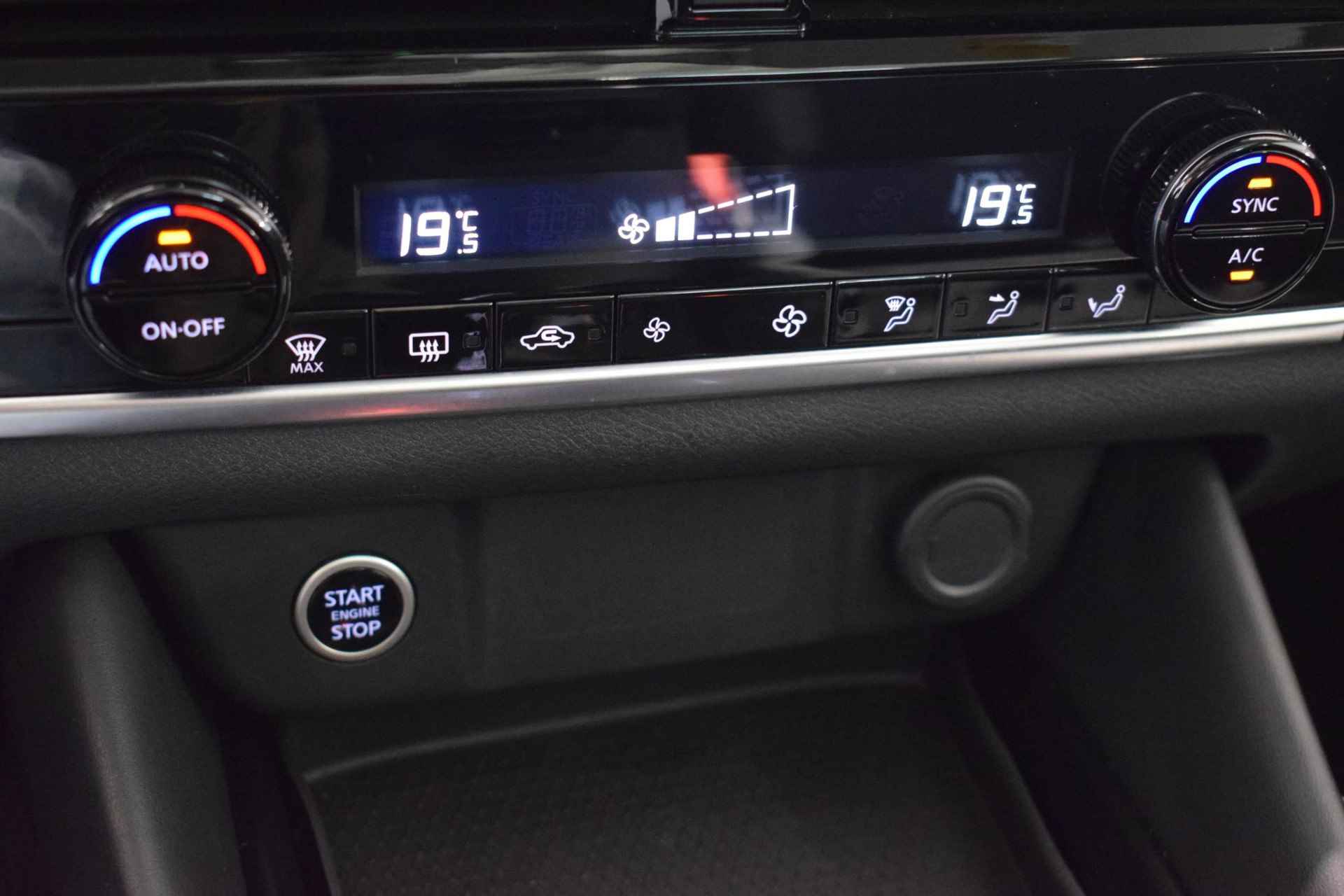 Nissan Qashqai 1.3 MHEV Xtronic N-Connecta | Panorama dak | 360-Camera | Parkeersensoren | Dodehoek detectie | Navigatie | Adaptive cruise control | Keyless entry | Automatische regen/lichtsensor | - 43/56