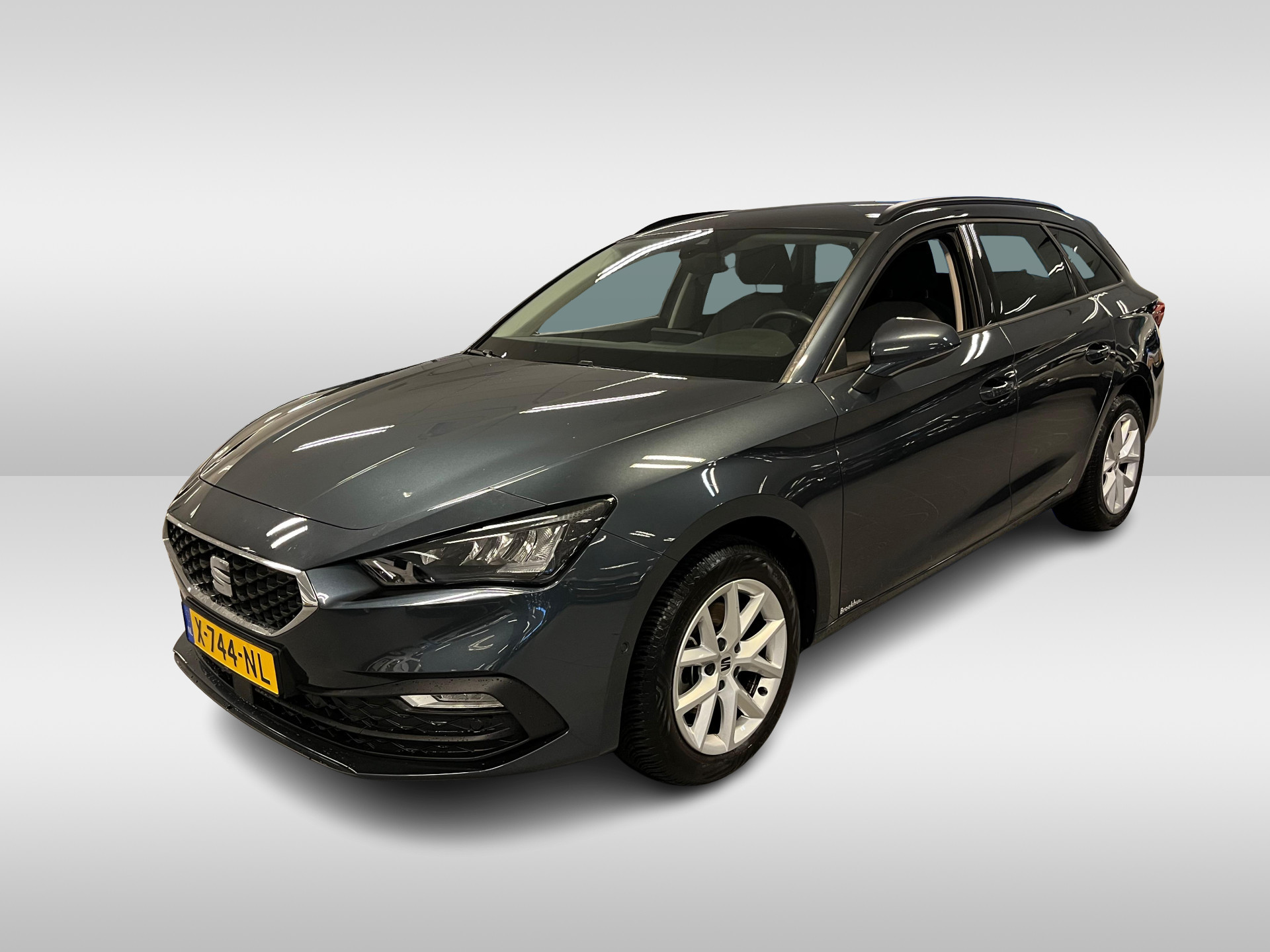 SEAT Leon Sportstourer 1.0 eTSI Style Business Intense | Navigatie | Getint glas achter | Parkeersensoren V+A