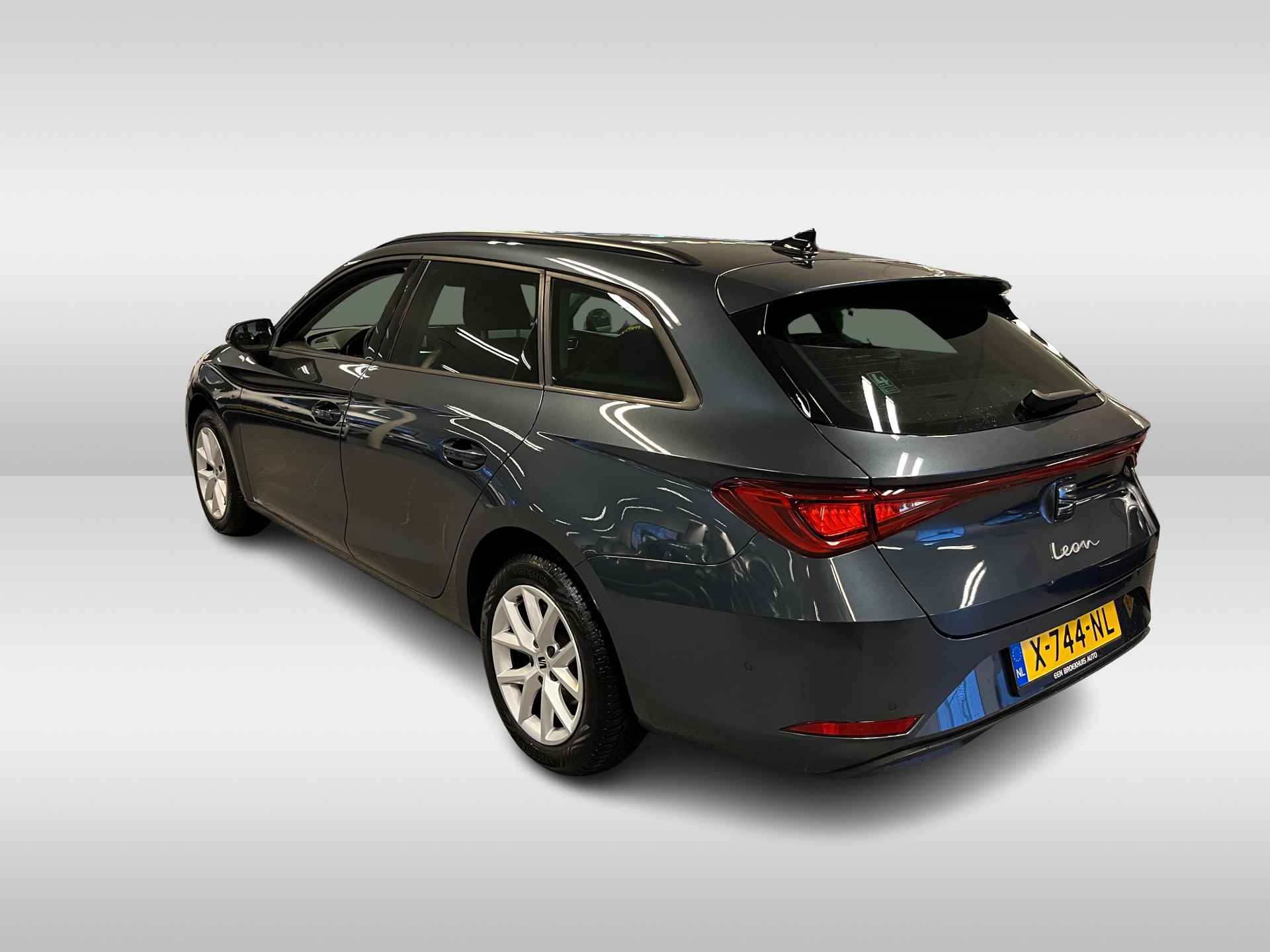 SEAT Leon Sportstourer 1.0 eTSI Style Business Intense | Navigatie | Getint glas achter | Parkeersensoren V+A - 8/16