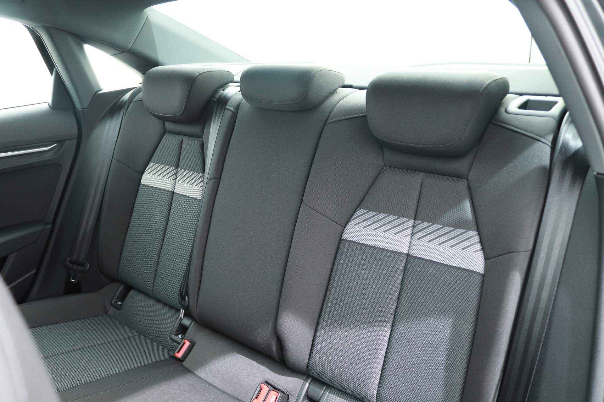 Audi A3 Limousine 30 TFSI 110PK BUSINESS EDITION S-TRONIC | Virtual Cockpit | Sportstoelen - 6/35